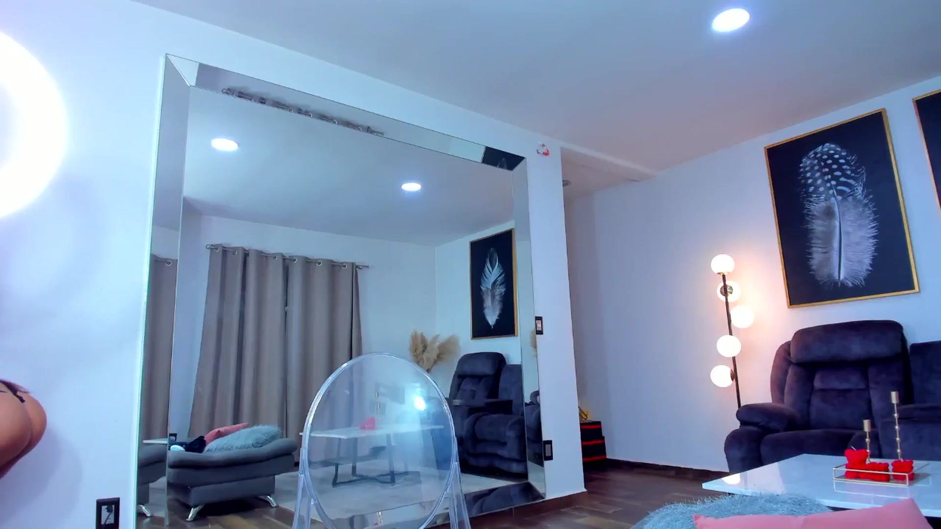 Gallery image thumbnail from Veracarusso's myfreecams stream on, 05/19/2024, 04:08 image 6 of 20