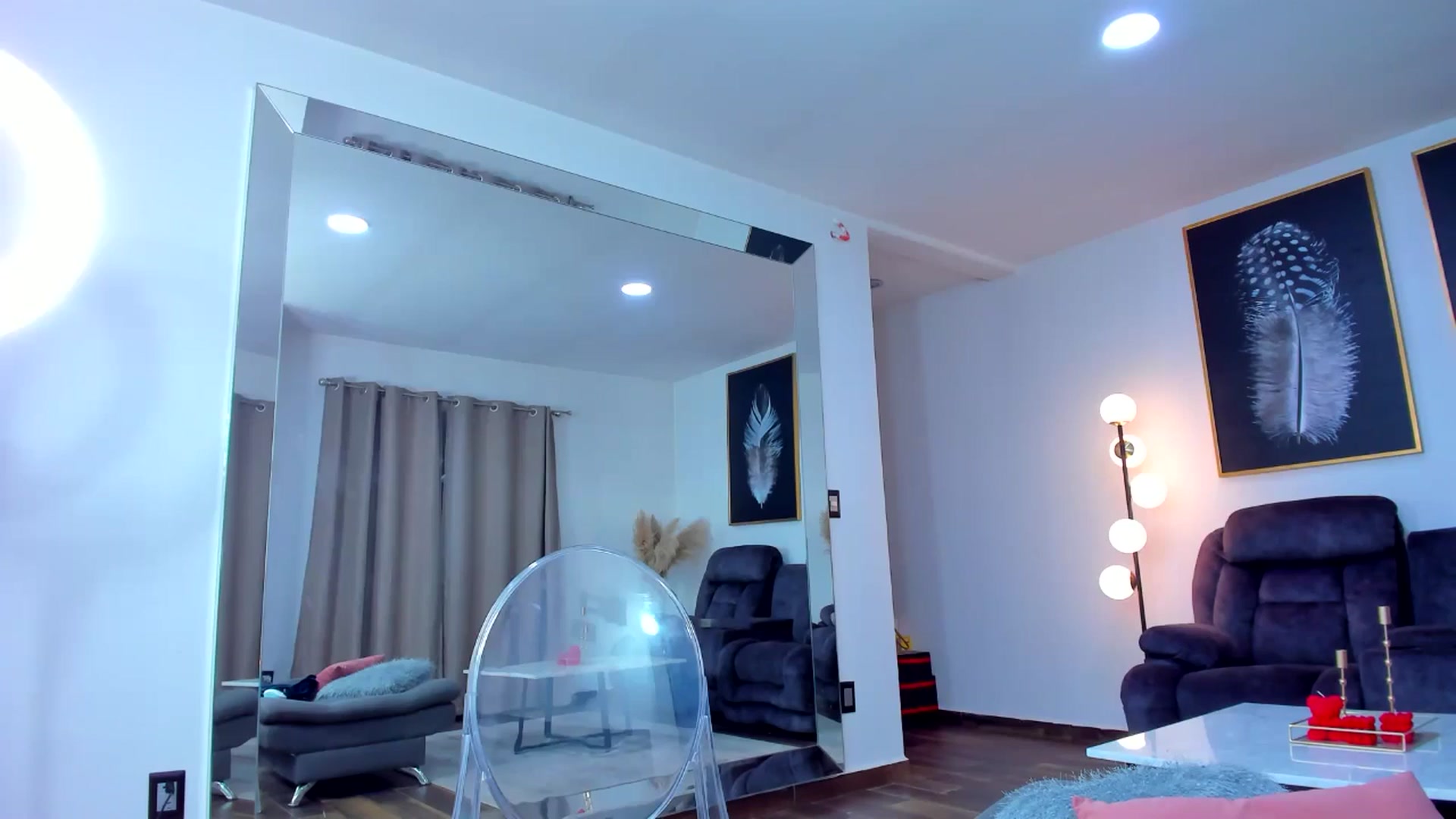 Gallery image thumbnail from Veracarusso's myfreecams stream on, 05/19/2024, 04:08 image 5 of 20
