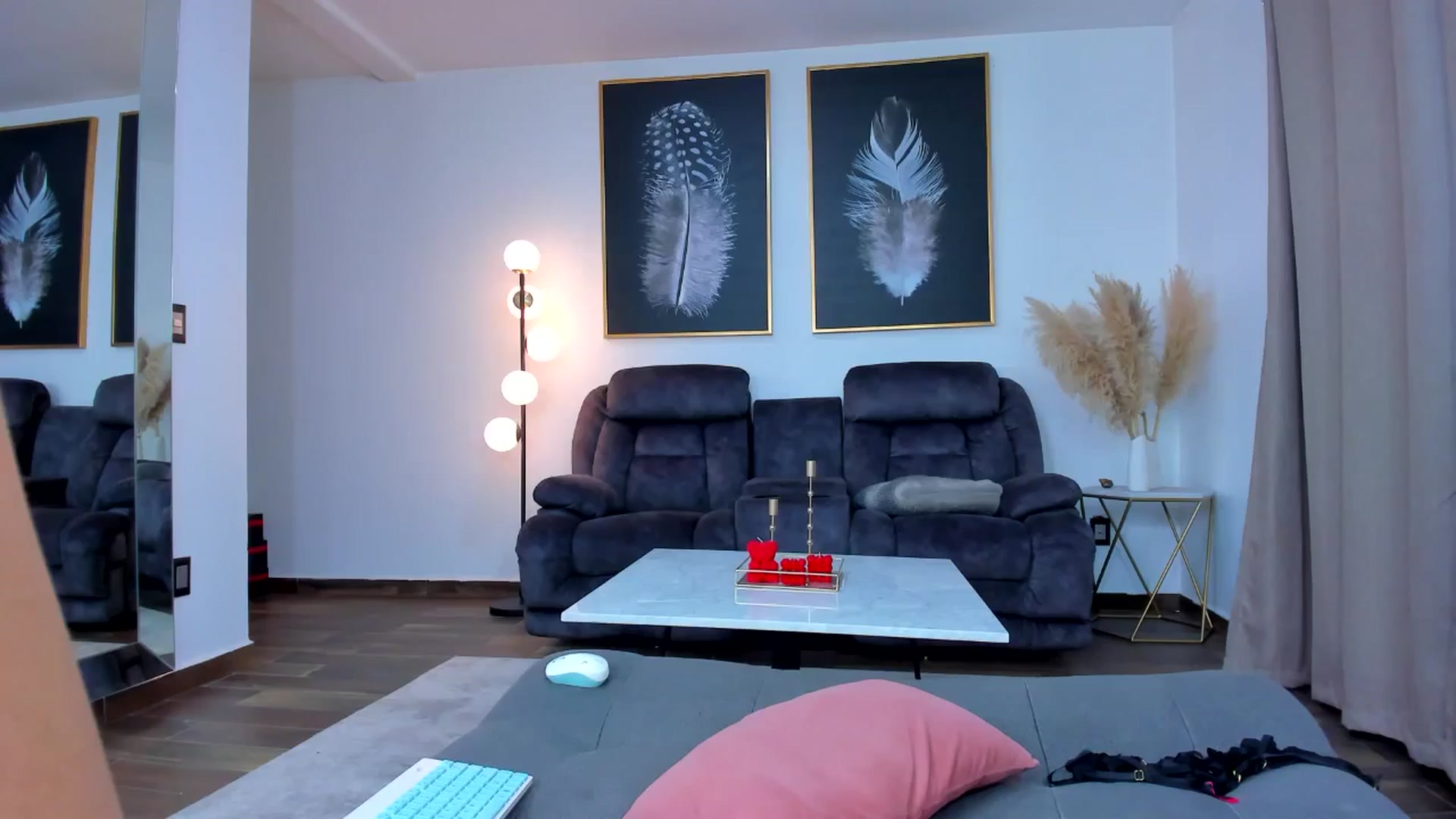 Gallery image thumbnail from Veracarusso's myfreecams stream on, 05/19/2024, 05:36 image 9 of 20