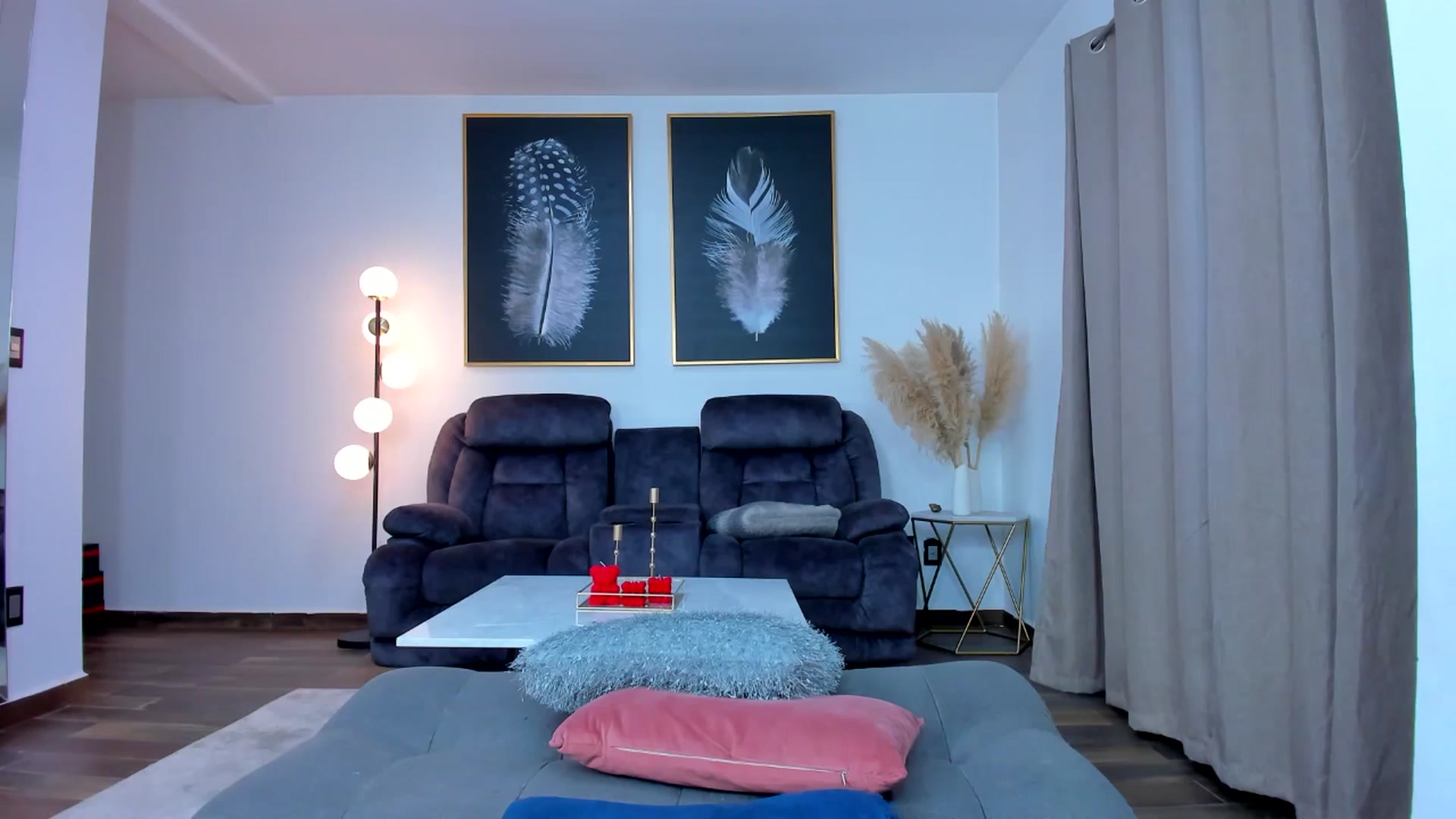 Gallery image thumbnail from Veracarusso's myfreecams stream on, 05/20/2024, 03:53 image 3 of 20