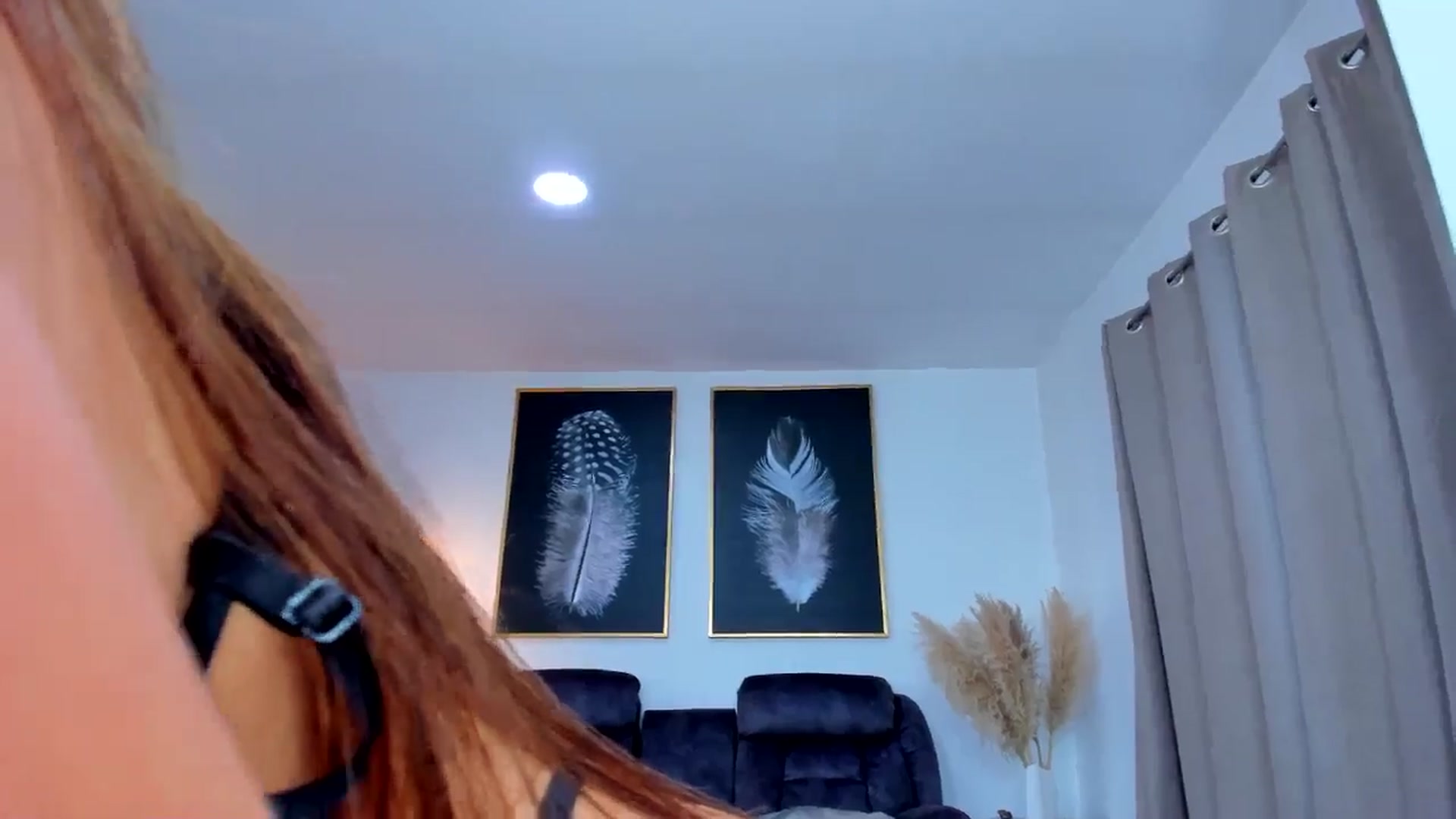 Gallery image thumbnail from Veracarusso's myfreecams stream on, 05/20/2024, 03:53 image 16 of 20