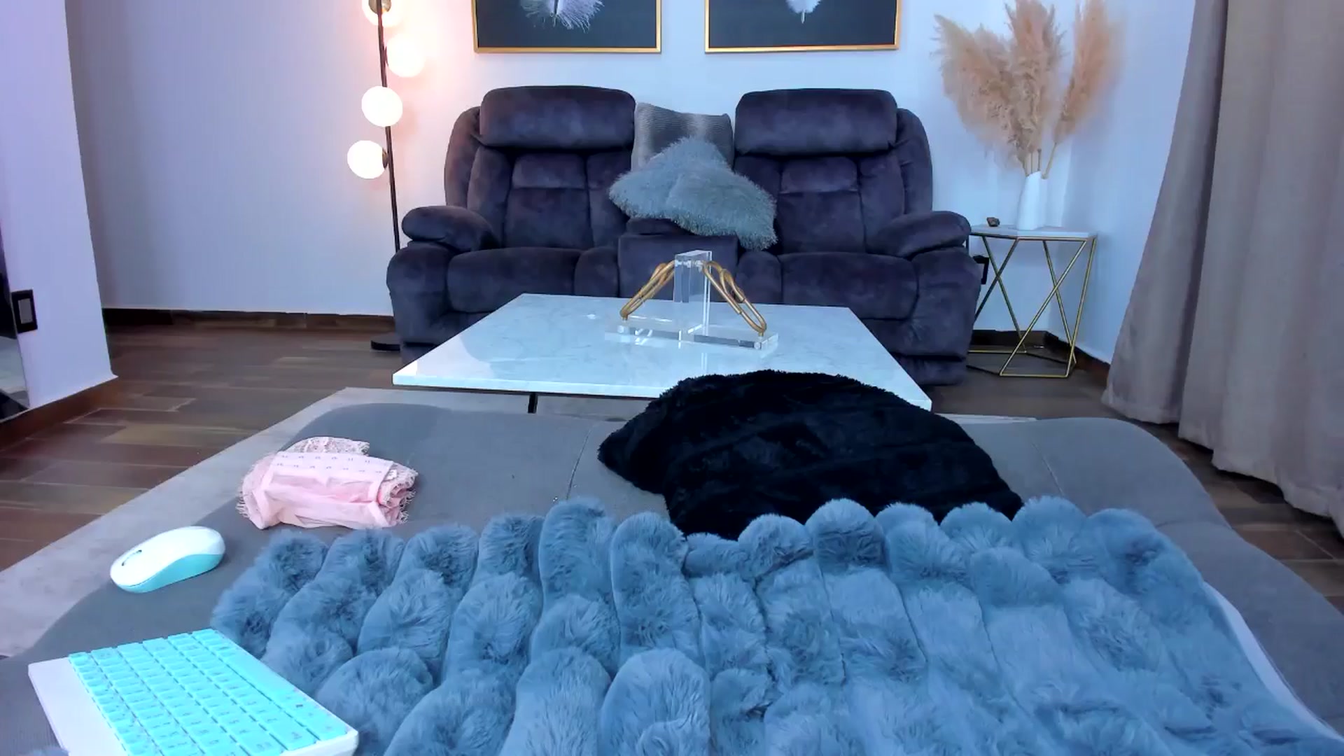 Gallery image thumbnail from Veracarusso's myfreecams stream on, 05/30/2024, 20:17 image 18 of 20