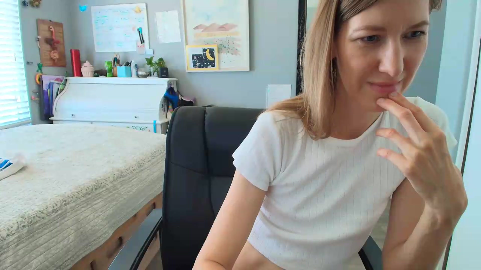 Gallery image thumbnail from Verafit's myfreecams stream on, 06/04/2026, 18:17 image 17 of 20