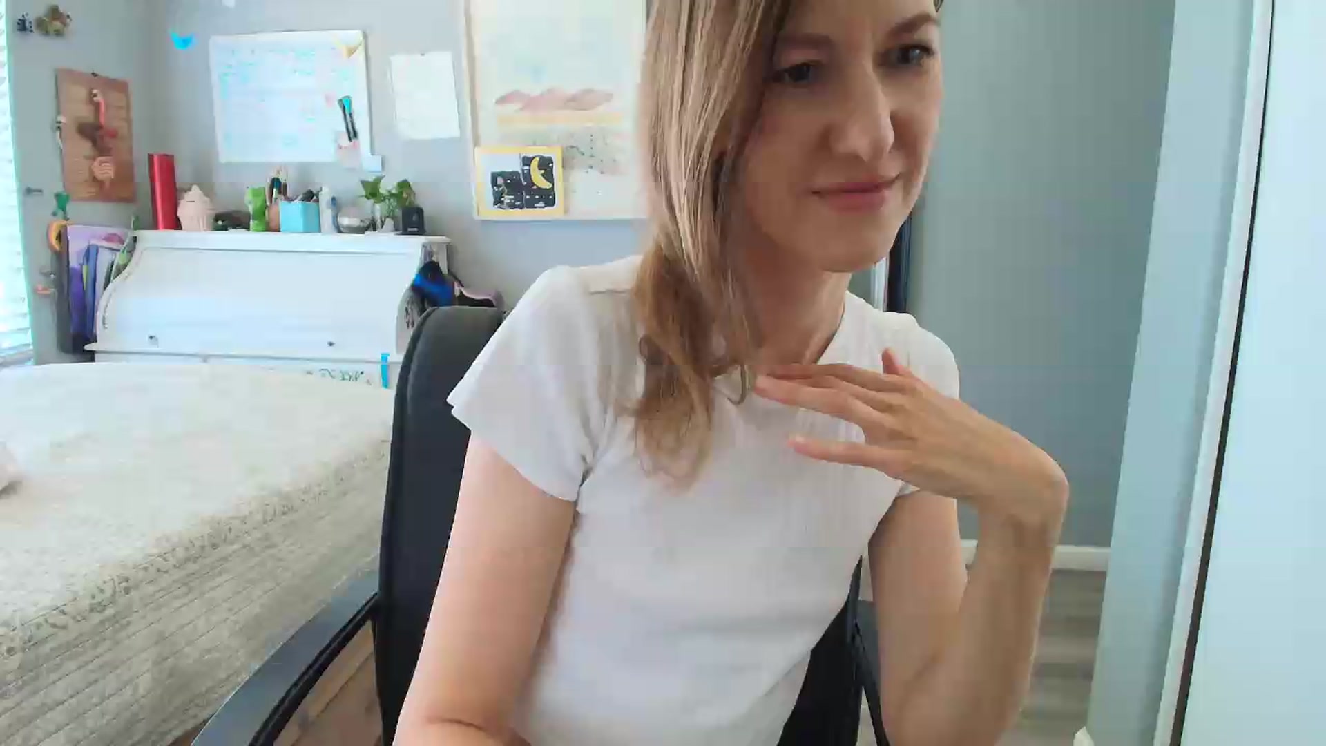 Gallery image thumbnail from Verafit's myfreecams stream on, 06/04/2026, 18:17 image 1 of 20