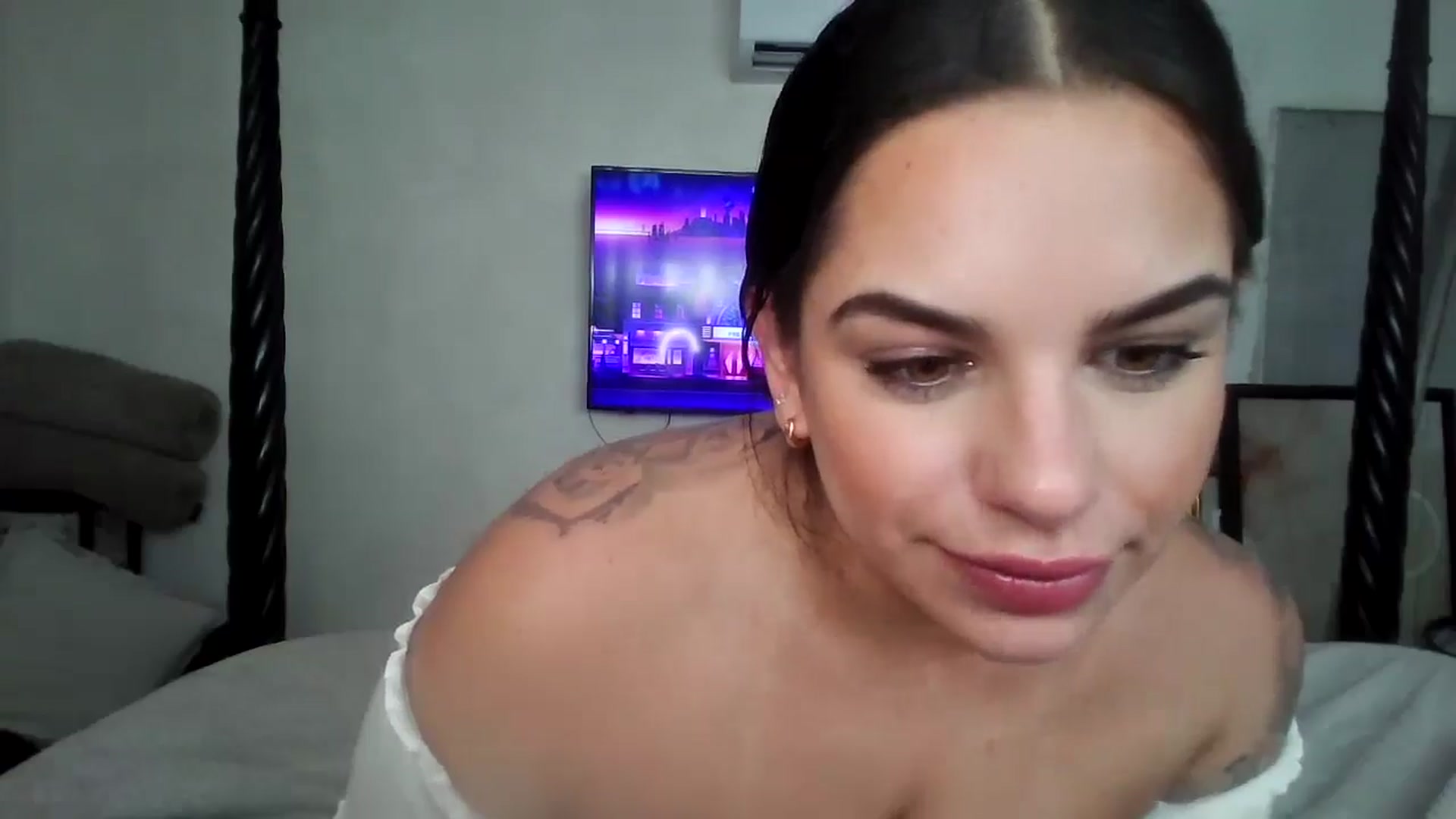 Gallery image thumbnail from Veravex's myfreecams stream on, 05/16/2025, 21:16 image 8 of 20