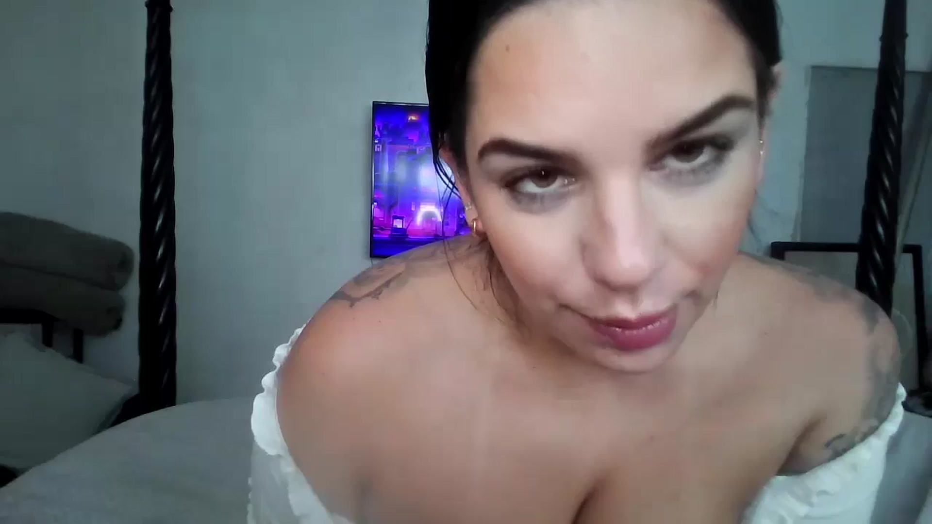 Gallery image thumbnail from Veravex's myfreecams stream on, 05/16/2025, 21:16 image 2 of 20