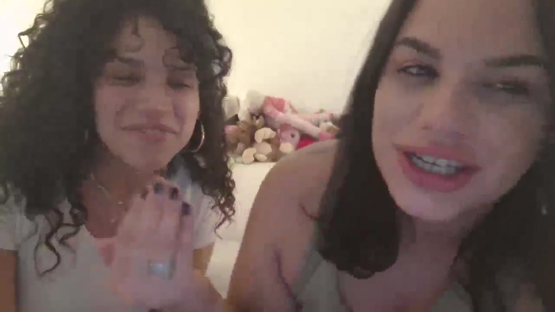 Gallery image thumbnail from Veravex's myfreecams stream on, 05/18/2025, 02:21 image 3 of 20