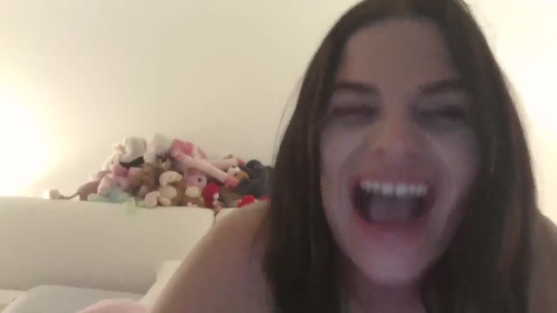 Gallery image thumbnail from Veravex's myfreecams stream on, 05/18/2025, 02:21 image 19 of 20