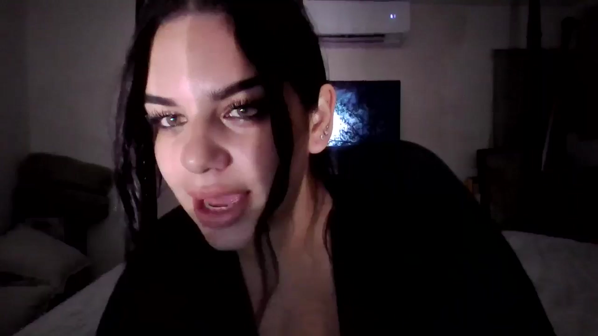 Gallery image thumbnail from Veravex's myfreecams stream on, 05/19/2025, 05:12 image 18 of 20