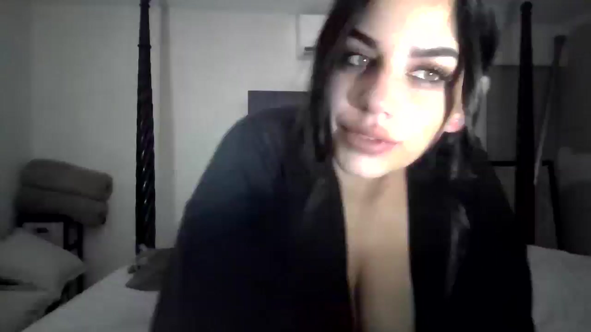 Gallery image thumbnail from Veravex's myfreecams stream on, 05/19/2025, 05:12 image 20 of 20