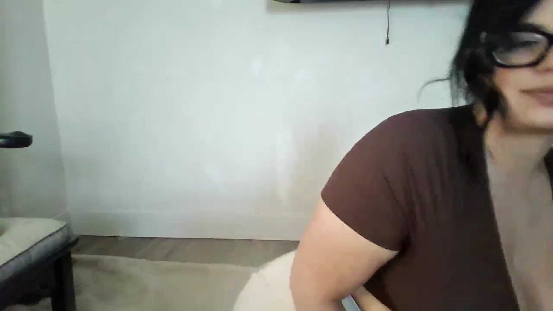 Gallery image thumbnail from Veravex's myfreecams stream on, 05/21/2025, 19:01 image 5 of 20