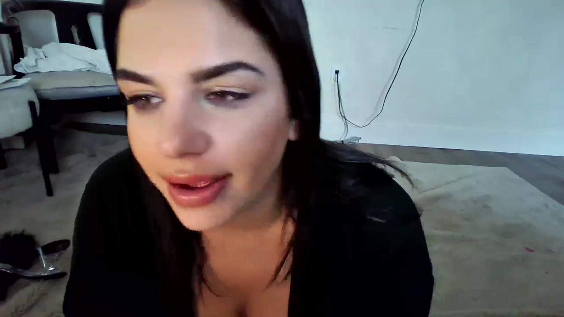 Gallery image thumbnail from Veravex's myfreecams stream on, 05/25/2025, 19:06 image 13 of 20