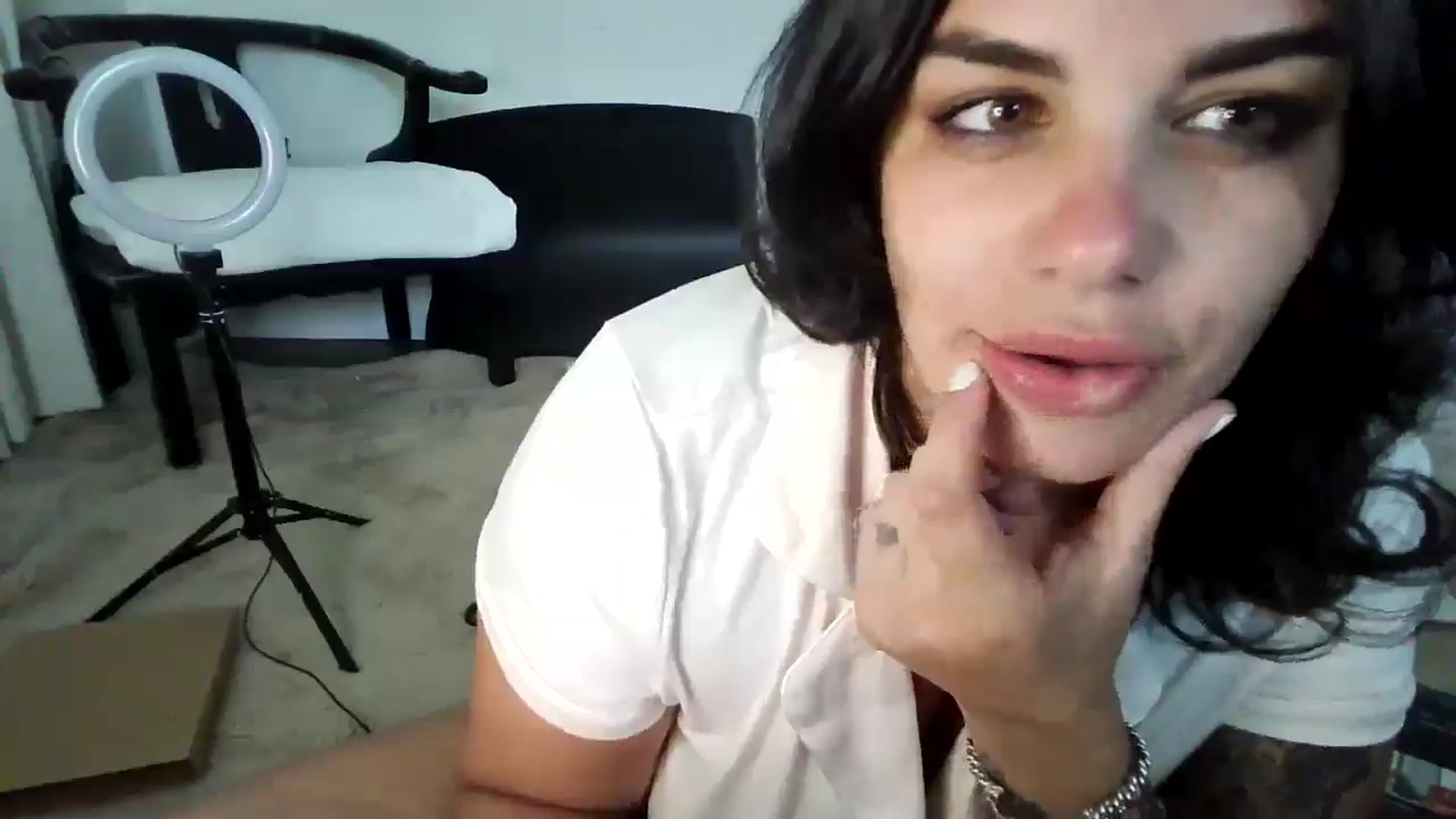 Gallery image thumbnail from Veravex's myfreecams stream on, 05/27/2025, 19:49 image 10 of 20