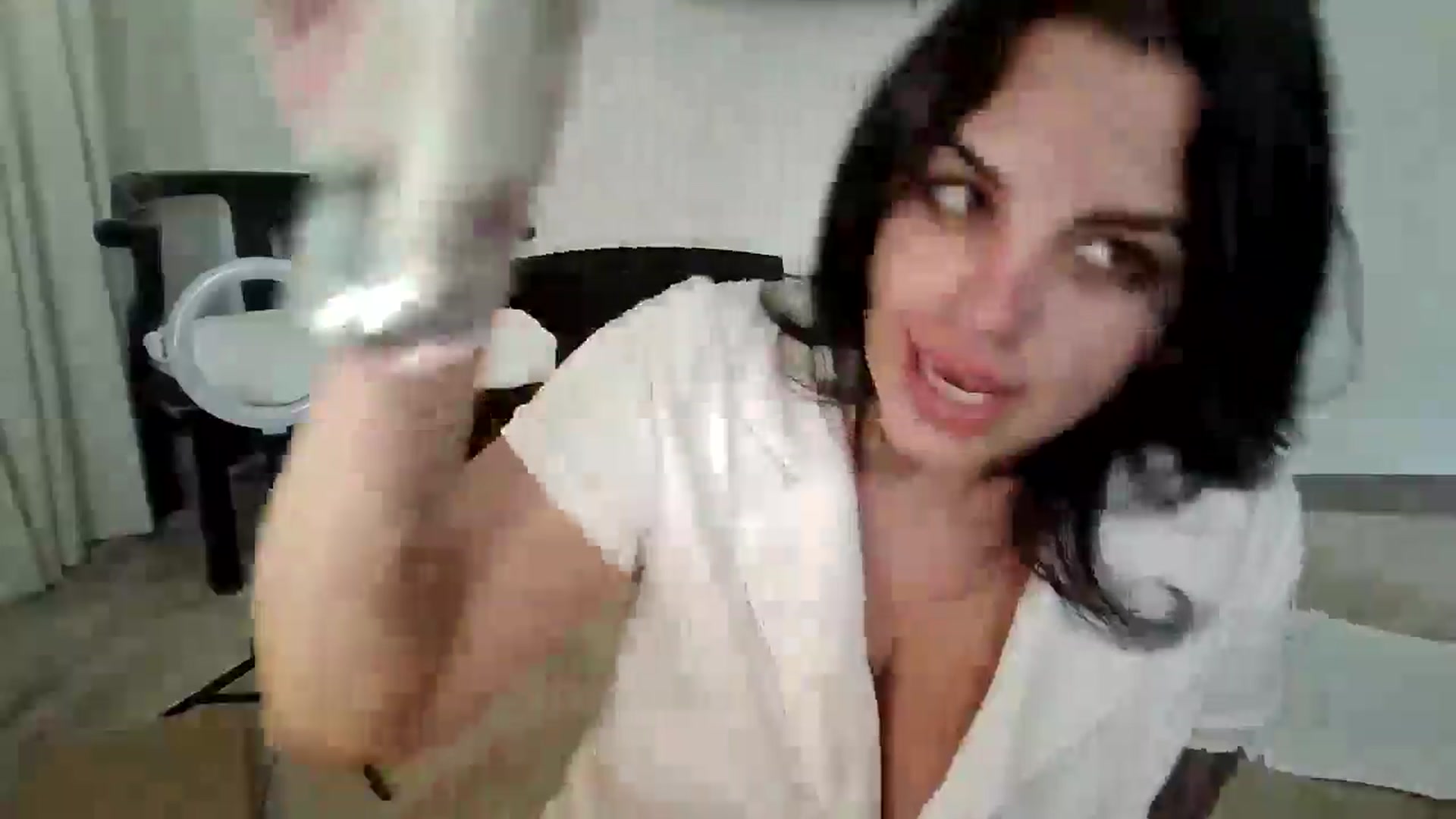 Gallery image thumbnail from Veravex's myfreecams stream on, 05/27/2025, 20:55 image 4 of 20