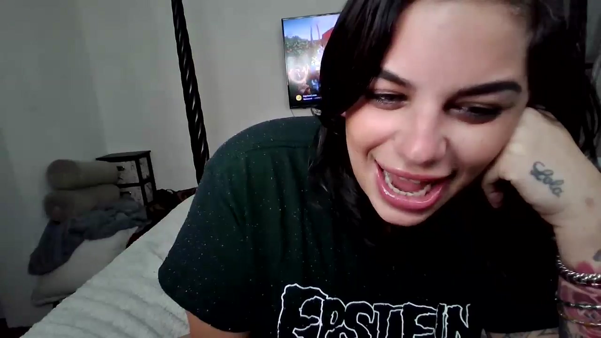 Gallery image thumbnail from Veravex's myfreecams stream on, 05/29/2025, 20:43 image 17 of 20