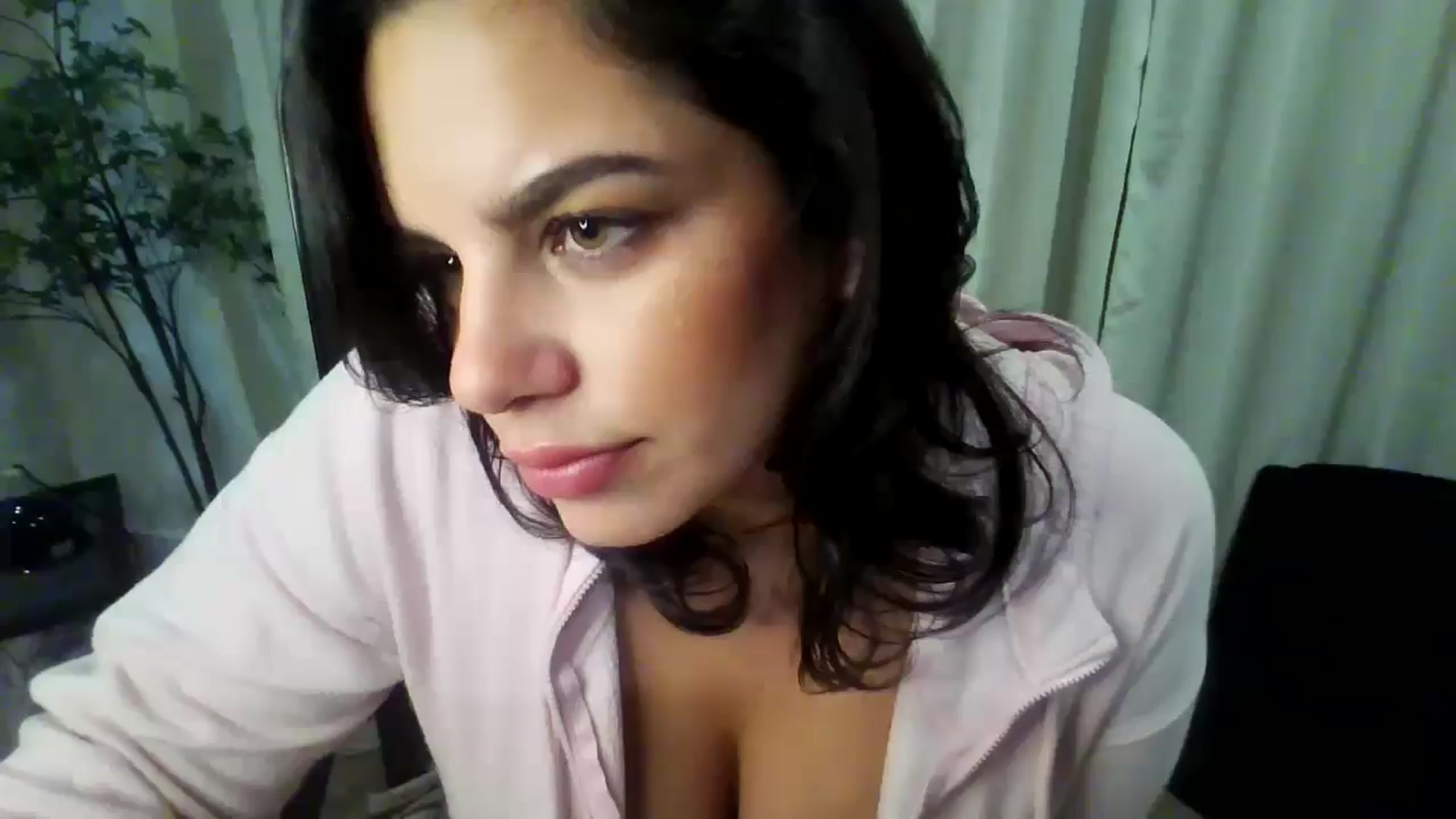 Gallery image thumbnail from Veravex's myfreecams stream on, 06/05/2025, 05:18 image 13 of 20