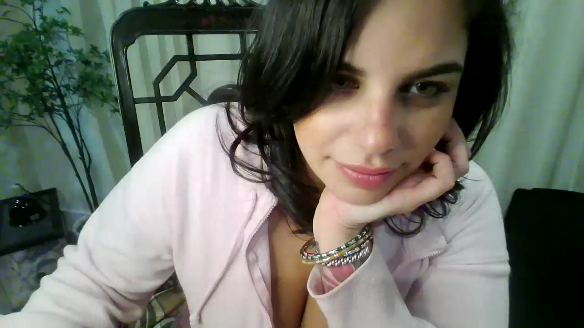 Gallery image thumbnail from Veravex's myfreecams stream on, 06/05/2025, 05:18 image 5 of 20