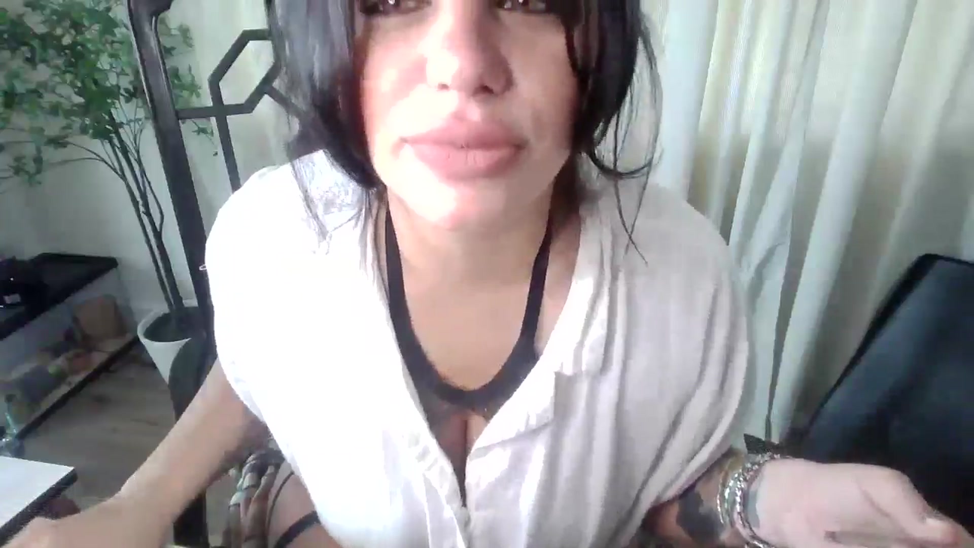 Gallery image thumbnail from Veravex's myfreecams stream on, 06/05/2025, 14:47 image 8 of 20