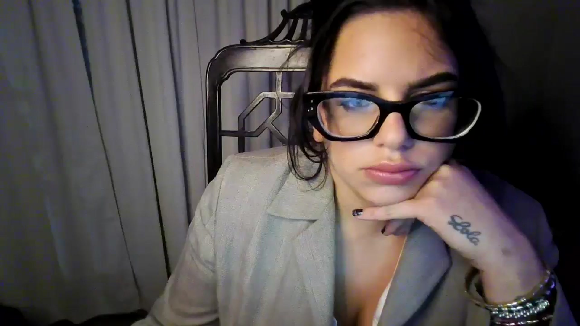 Gallery image thumbnail from Veravex's myfreecams stream on, 06/13/2025, 01:25 image 2 of 20