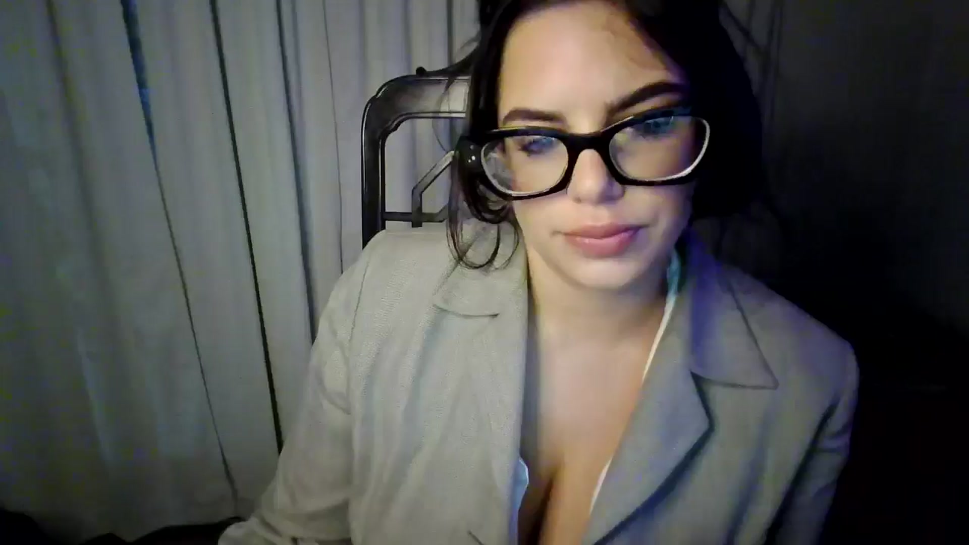 Gallery image thumbnail from Veravex's myfreecams stream on, 06/13/2025, 01:25 image 1 of 20