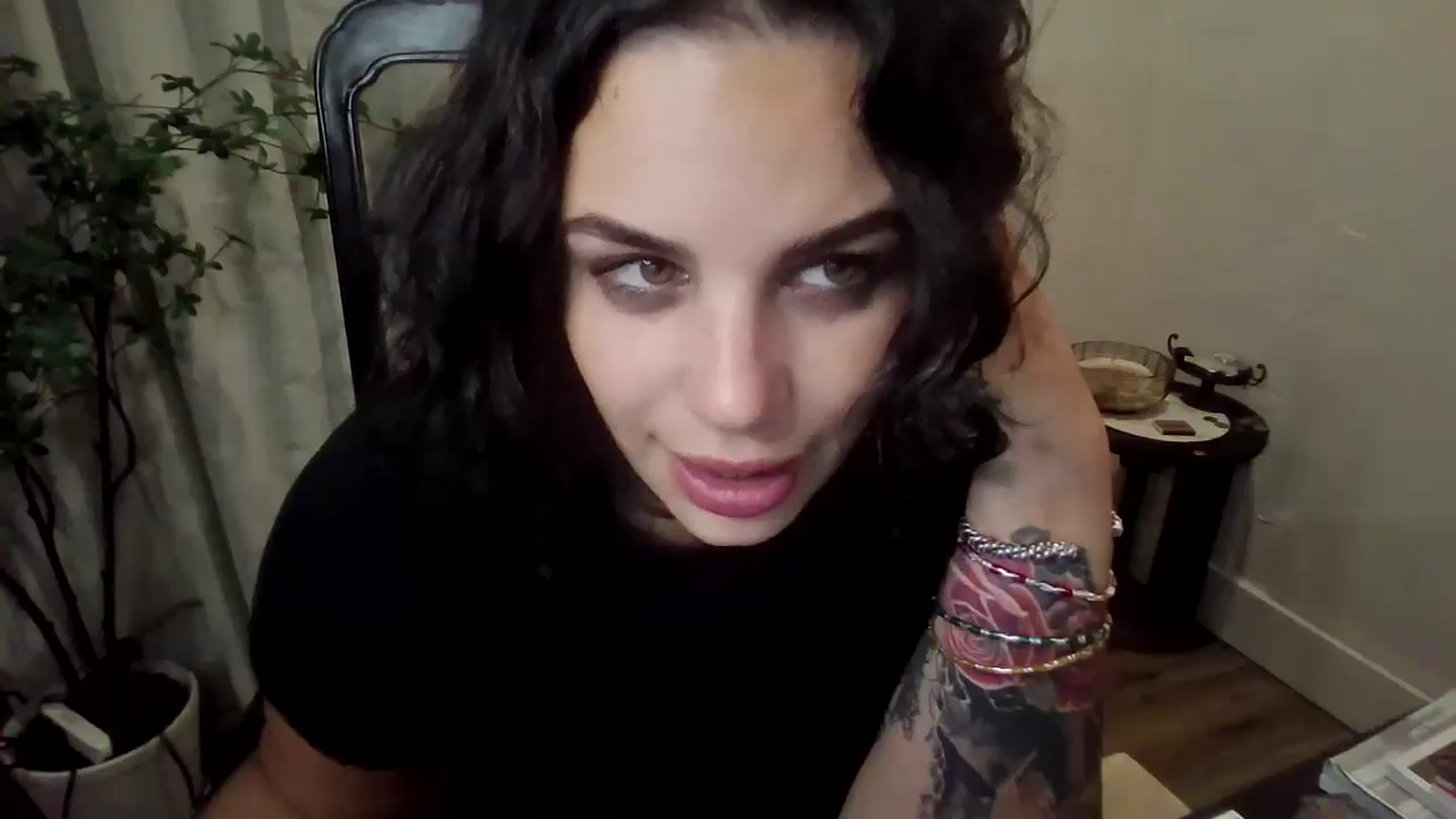 Gallery image thumbnail from Veravex's myfreecams stream on, 06/19/2025, 01:51 image 20 of 20
