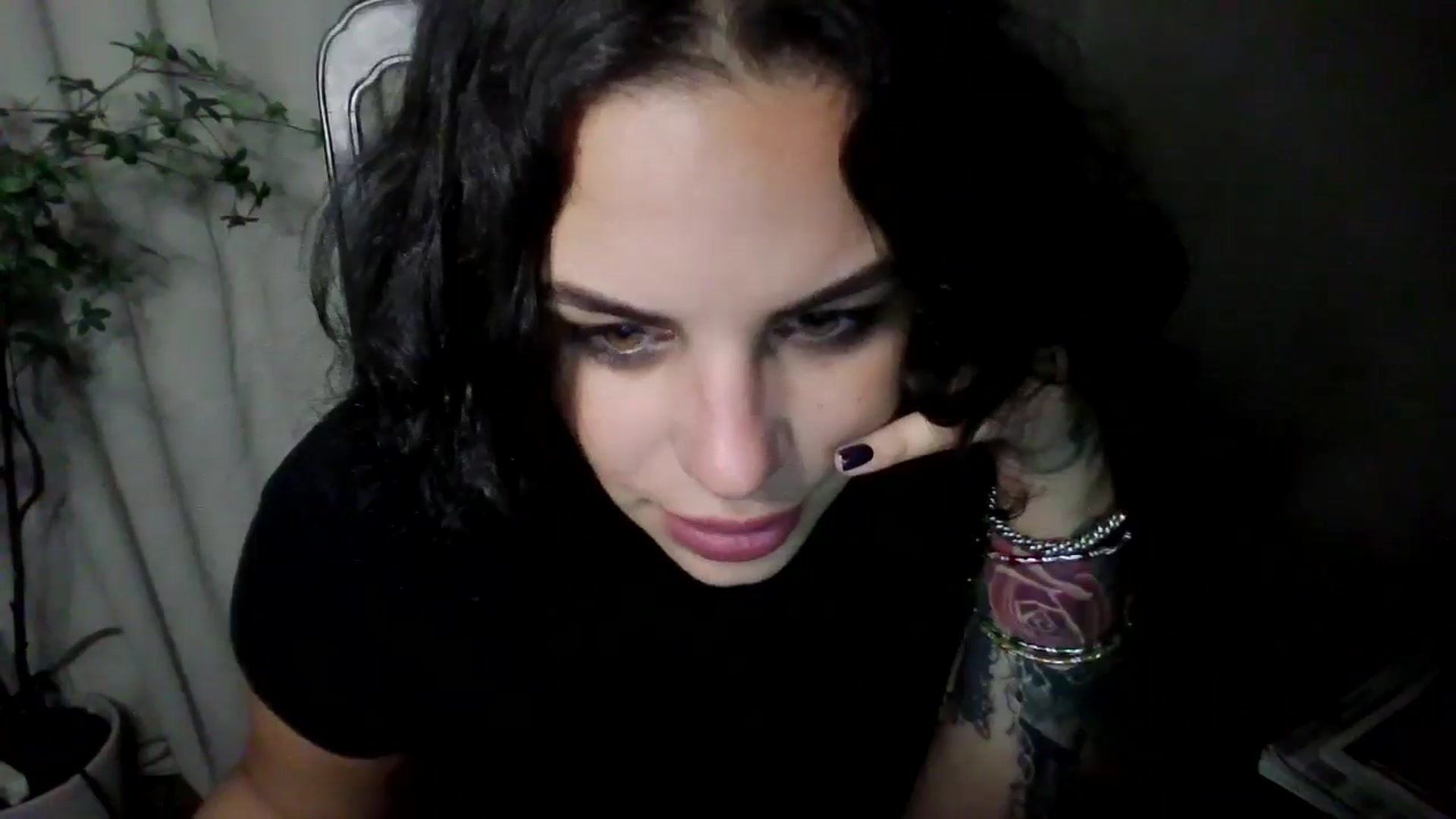 Gallery image thumbnail from Veravex's myfreecams stream on, 06/19/2025, 01:51 image 4 of 20