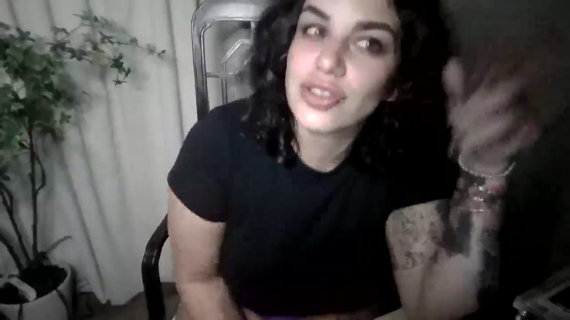 Gallery image thumbnail from Veravex's myfreecams stream on, 06/19/2025, 01:51 image 7 of 20