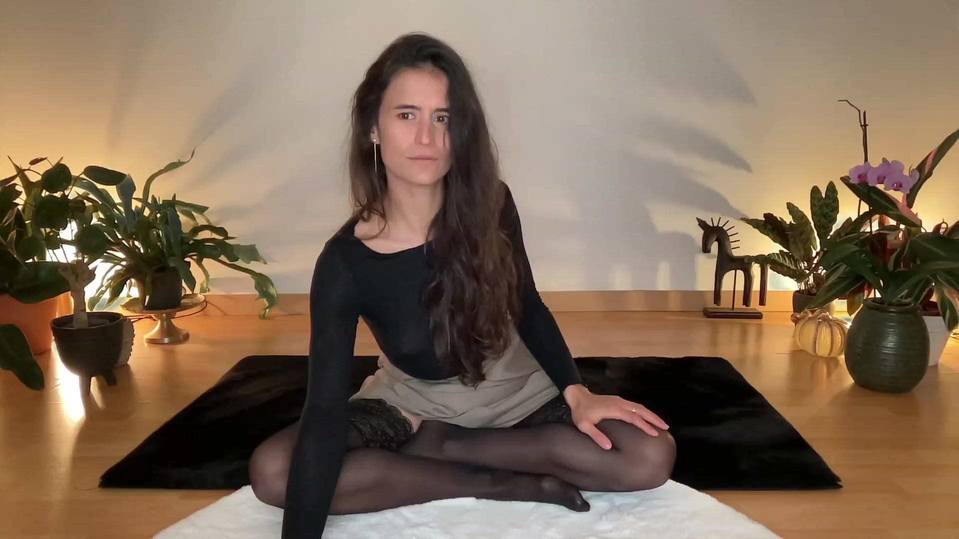 Gallery image thumbnail from Veritas_Noir's myfreecams stream on, 11/15/2022, 22:24 image 3 of 20