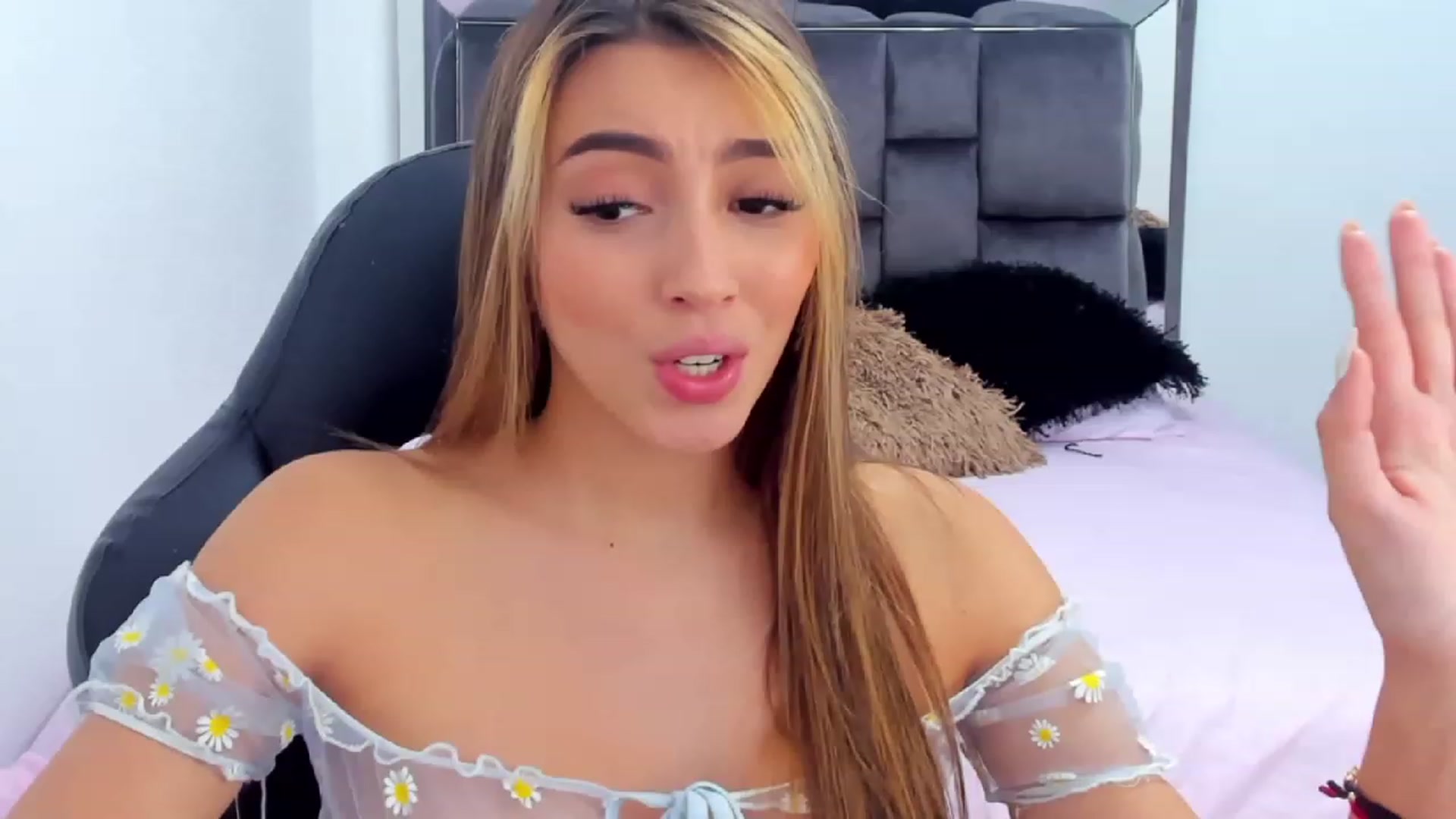 Gallery image thumbnail from Vero_h's myfreecams stream on, 01/18/2023, 01:39 image 7 of 20