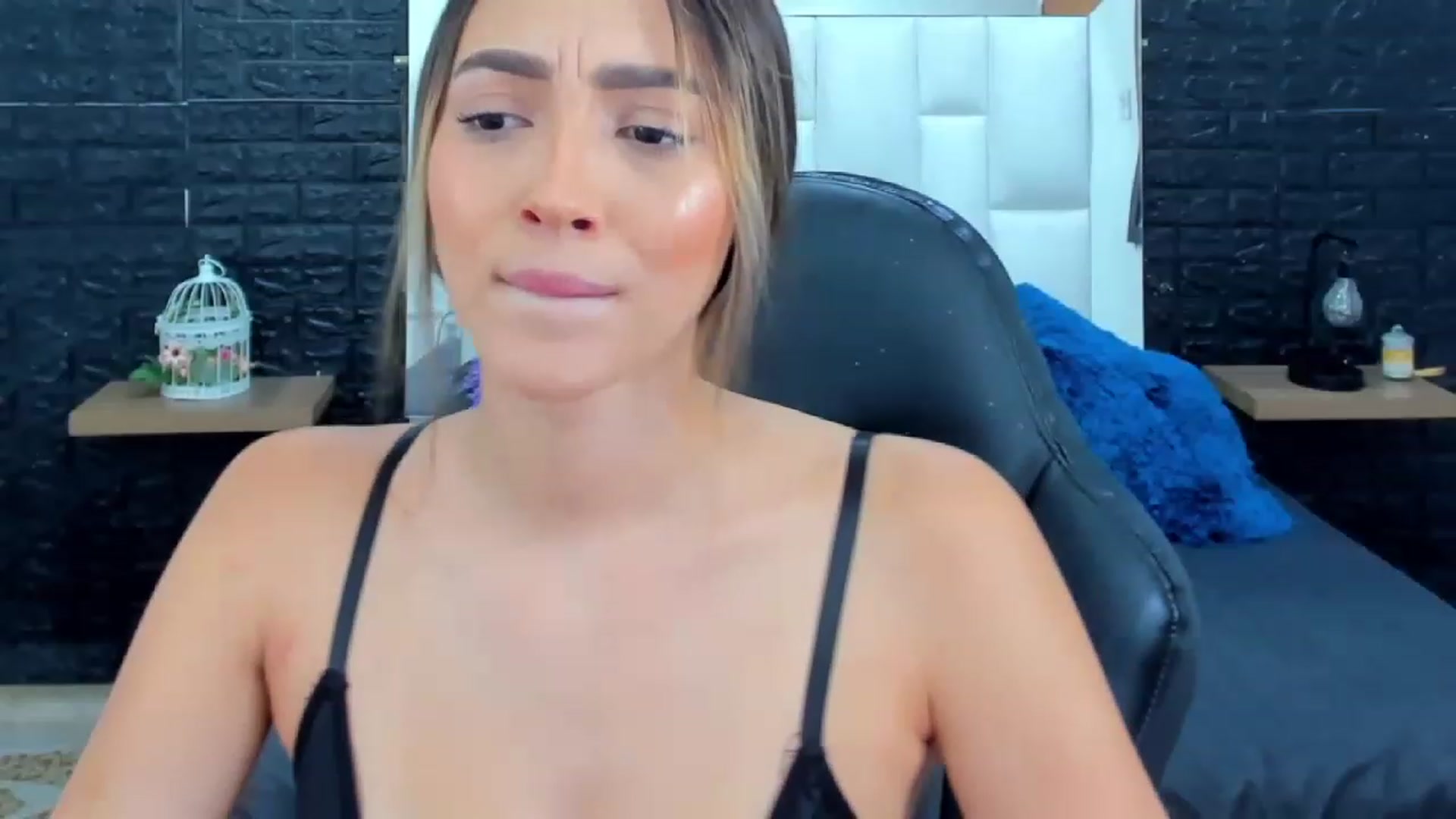 Gallery image thumbnail from Vero_h's myfreecams stream on, 06/25/2023, 02:14 image 19 of 20