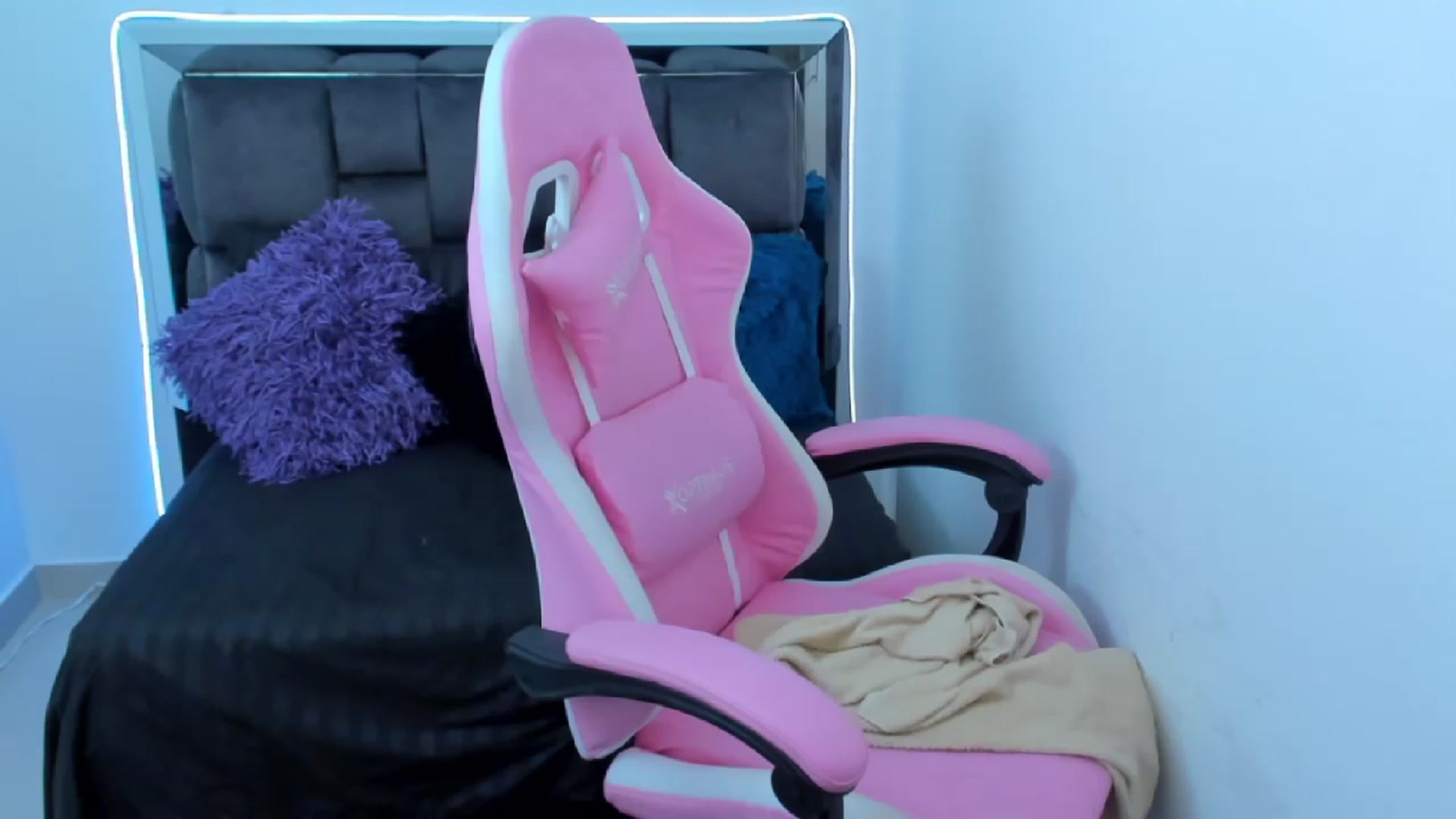 Gallery image thumbnail from Vero_h's myfreecams stream on, 07/27/2024, 03:59 image 16 of 20