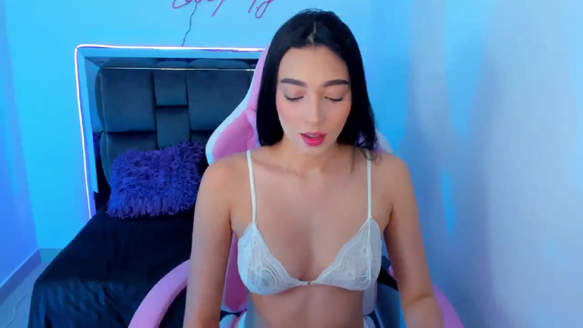 Gallery image thumbnail from Vero_h's myfreecams stream on, 08/11/2024, 12:15 image 3 of 20