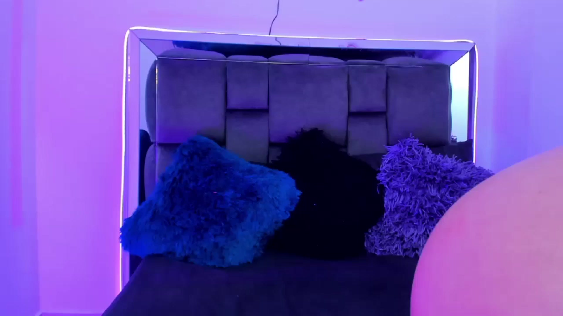 Gallery image thumbnail from Vero_h's myfreecams stream on, 08/15/2024, 02:28 image 14 of 20