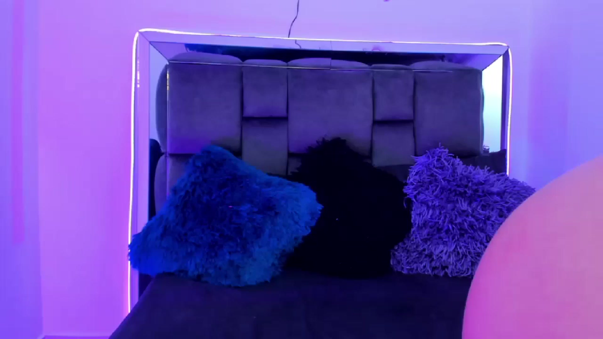 Gallery image thumbnail from Vero_h's myfreecams stream on, 08/15/2024, 02:28 image 15 of 20