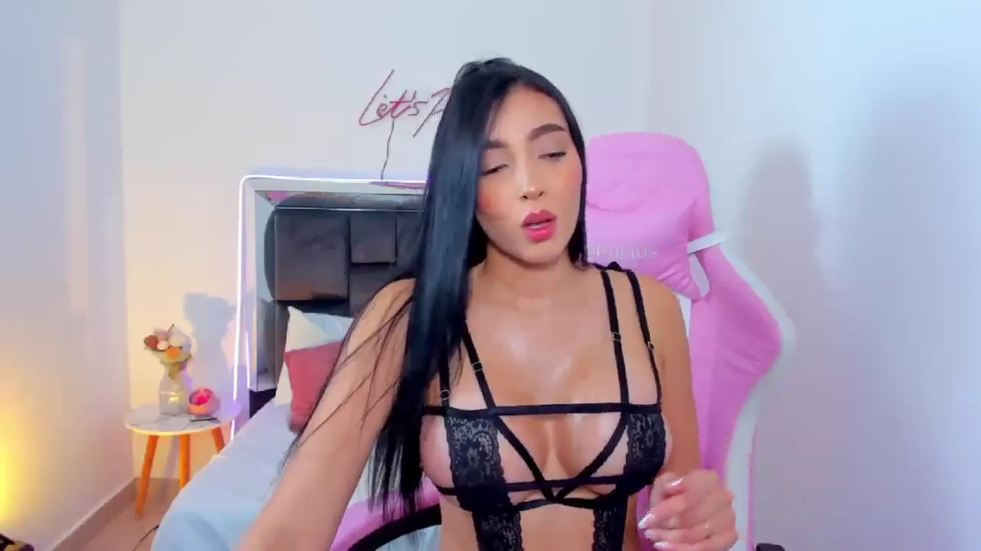 Gallery image thumbnail from Vero_h's myfreecams stream on, 02/18/2025, 03:11 image 7 of 20