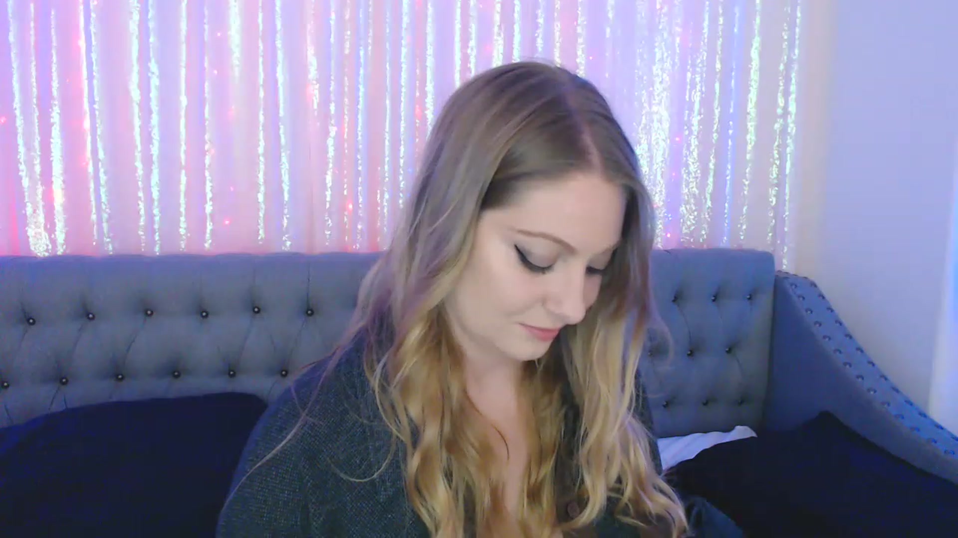 Gallery image thumbnail from VeronicaOMG's myfreecams stream on, 11/27/2022, 05:58 image 9 of 20