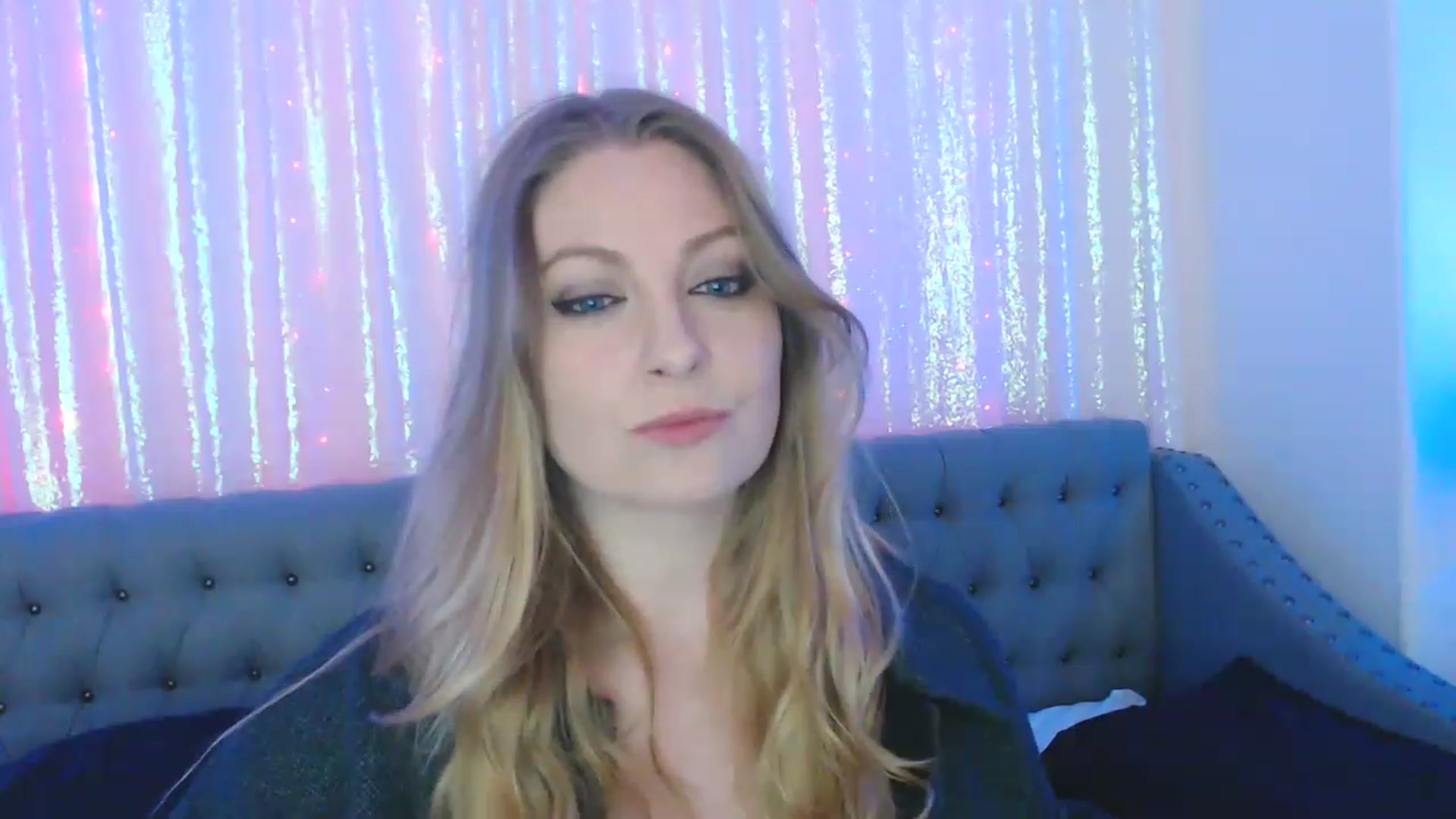 Gallery image thumbnail from VeronicaOMG's myfreecams stream on, 11/27/2022, 05:58 image 2 of 20