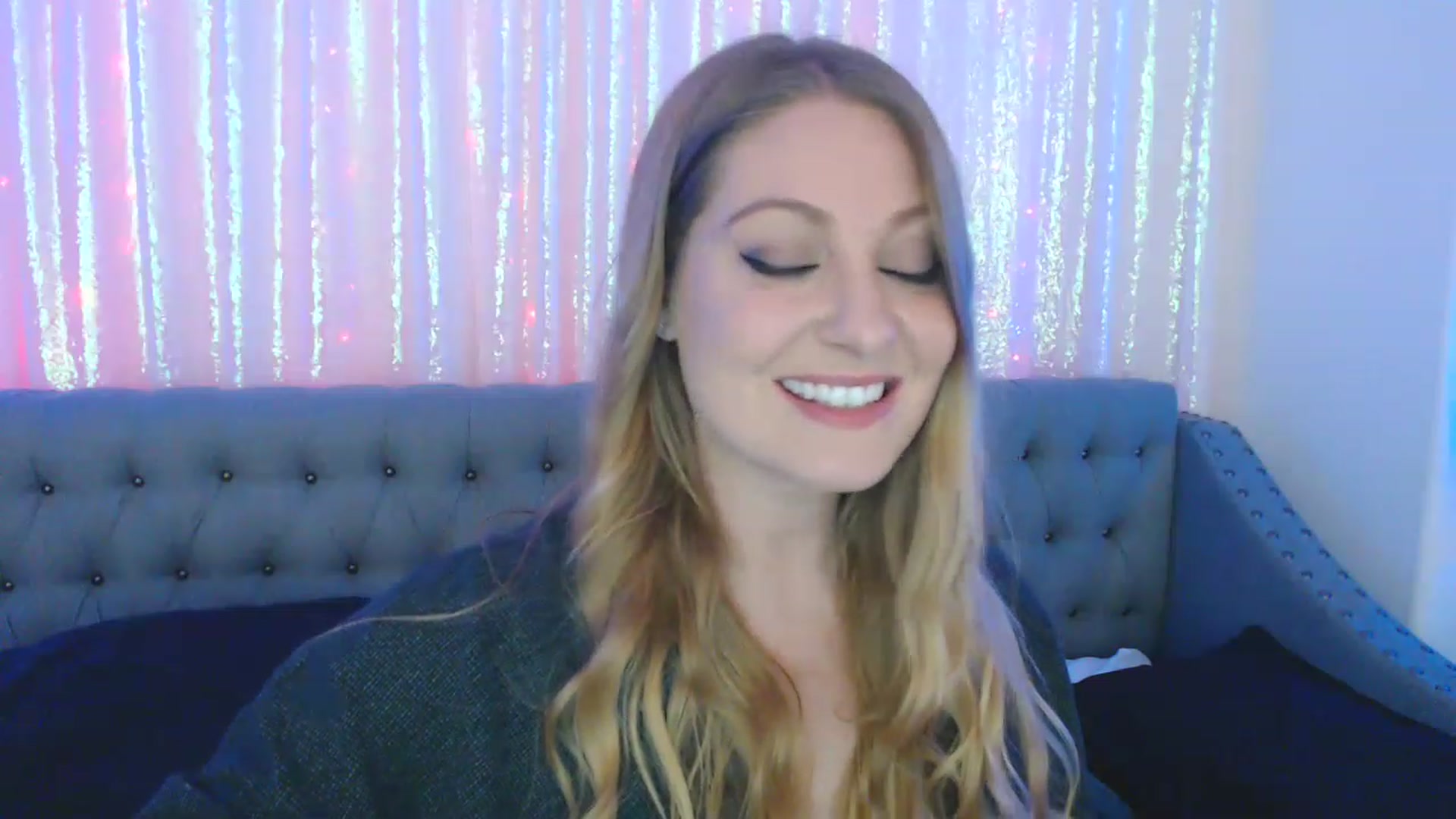 Gallery image thumbnail from VeronicaOMG's myfreecams stream on, 11/27/2022, 05:58 image 11 of 20