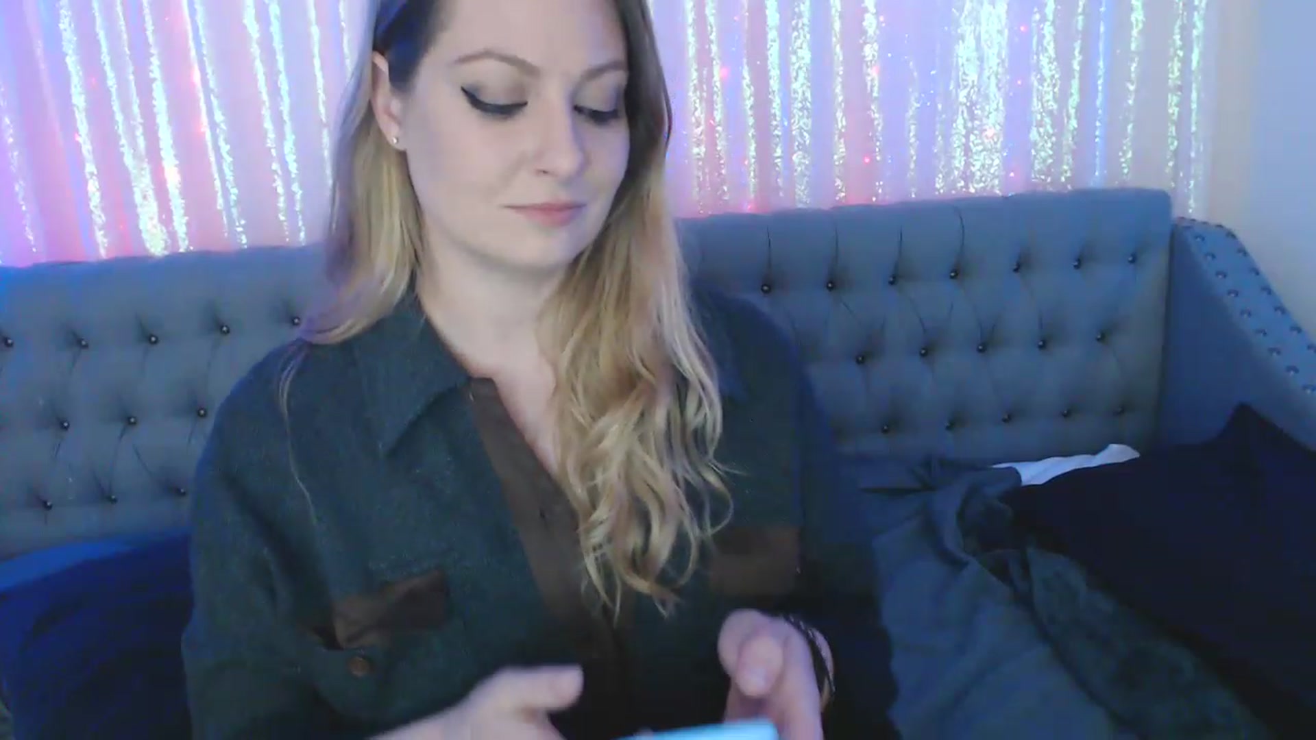 Gallery image thumbnail from VeronicaOMG's myfreecams stream on, 11/27/2022, 06:53 image 15 of 20