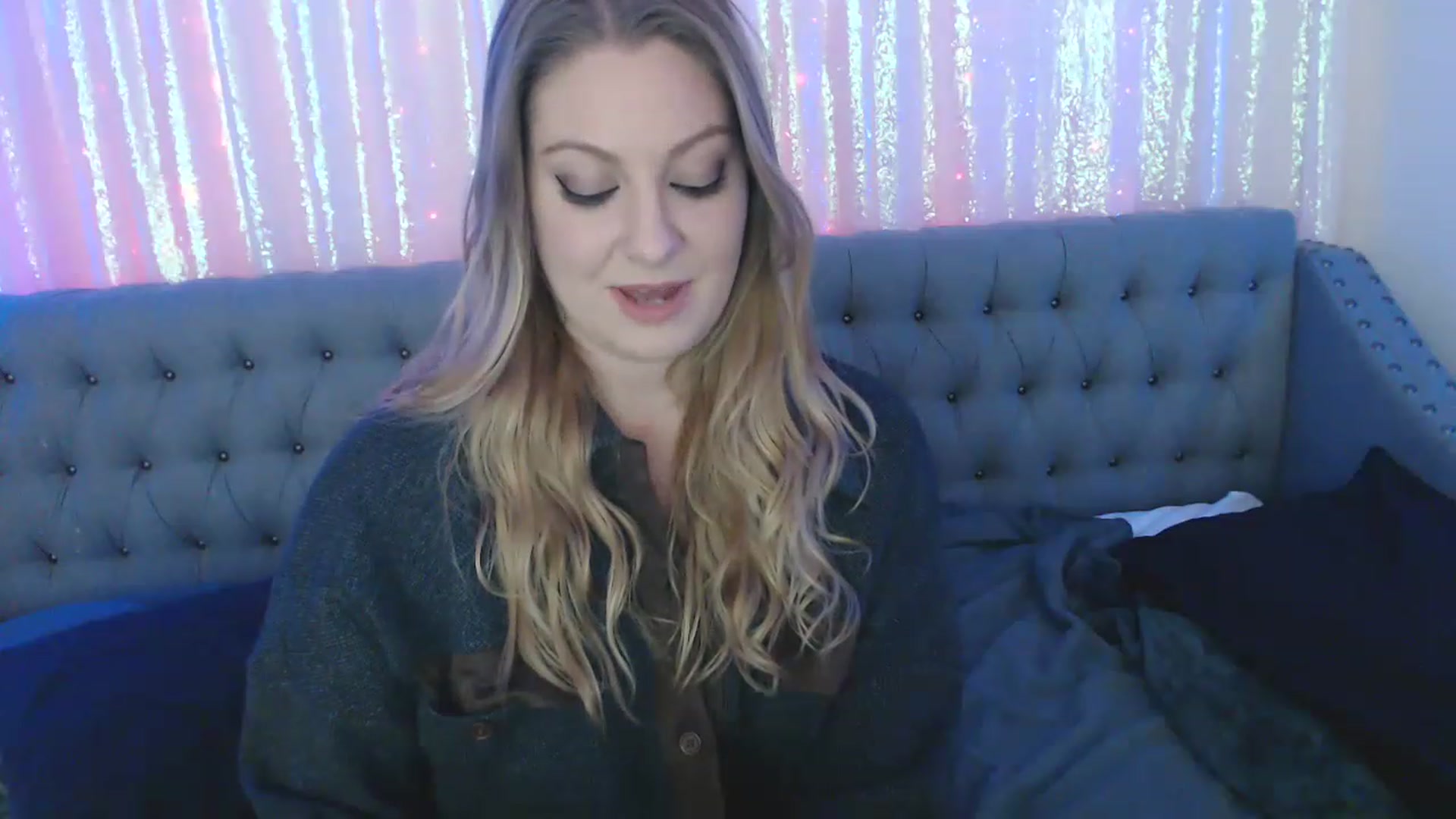 Gallery image thumbnail from VeronicaOMG's myfreecams stream on, 11/27/2022, 06:53 image 13 of 20
