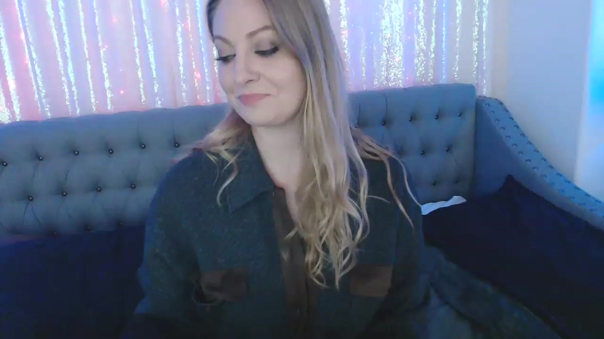 Gallery image thumbnail from VeronicaOMG's myfreecams stream on, 11/27/2022, 06:53 image 9 of 20