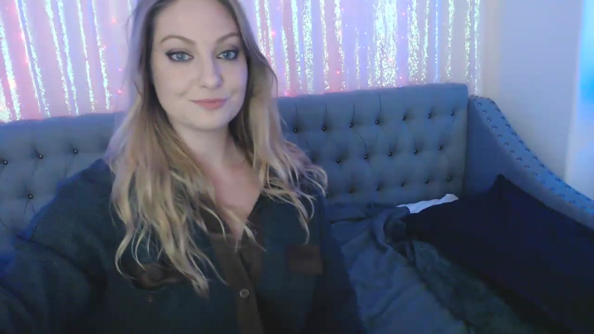 Gallery image thumbnail from VeronicaOMG's myfreecams stream on, 11/27/2022, 06:53 image 11 of 20