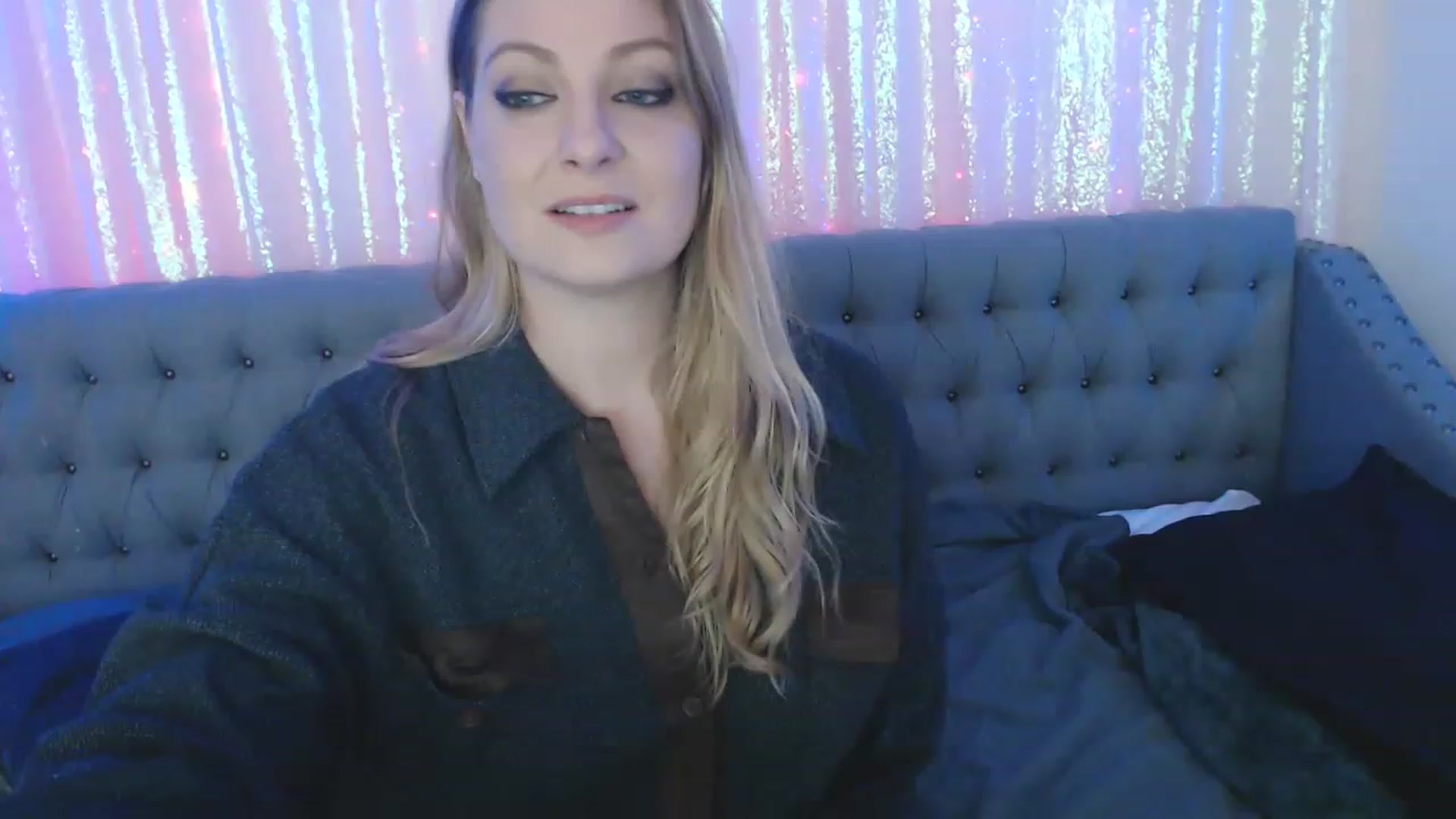 Gallery image thumbnail from VeronicaOMG's myfreecams stream on, 11/27/2022, 06:53 image 14 of 20