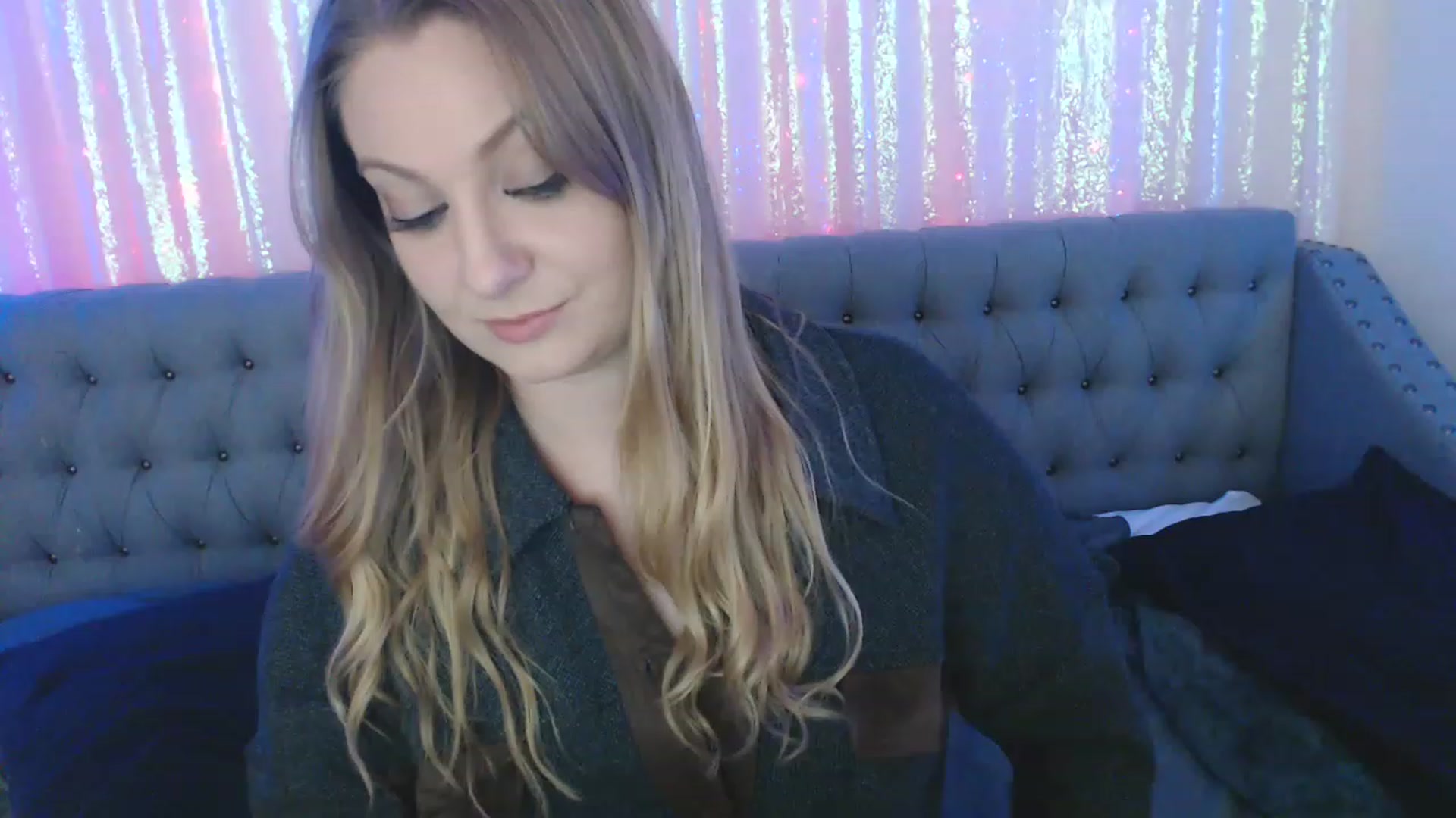 Gallery image thumbnail from VeronicaOMG's myfreecams stream on, 11/27/2022, 06:53 image 18 of 20