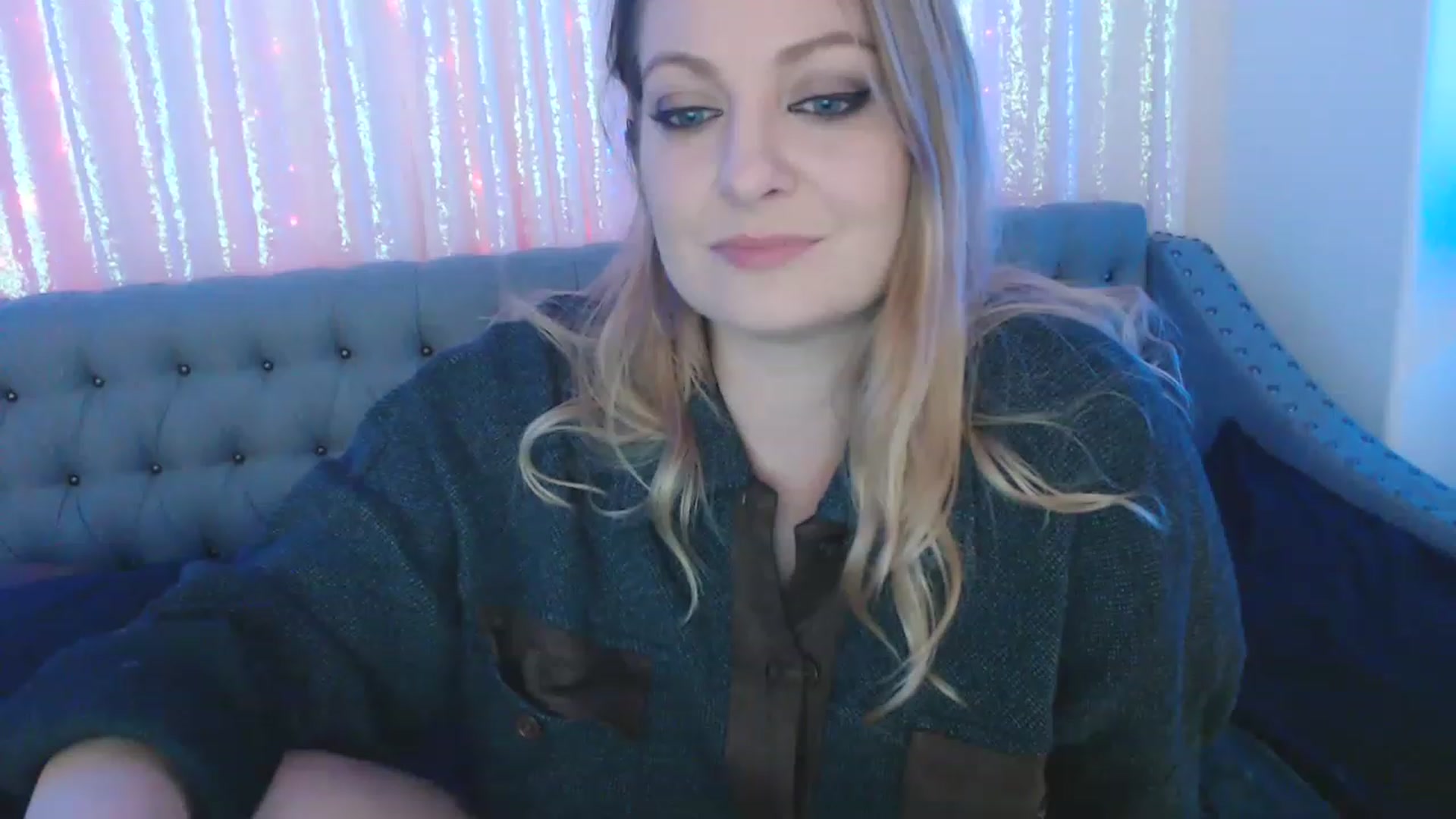 Gallery image thumbnail from VeronicaOMG's myfreecams stream on, 11/27/2022, 06:53 image 7 of 20