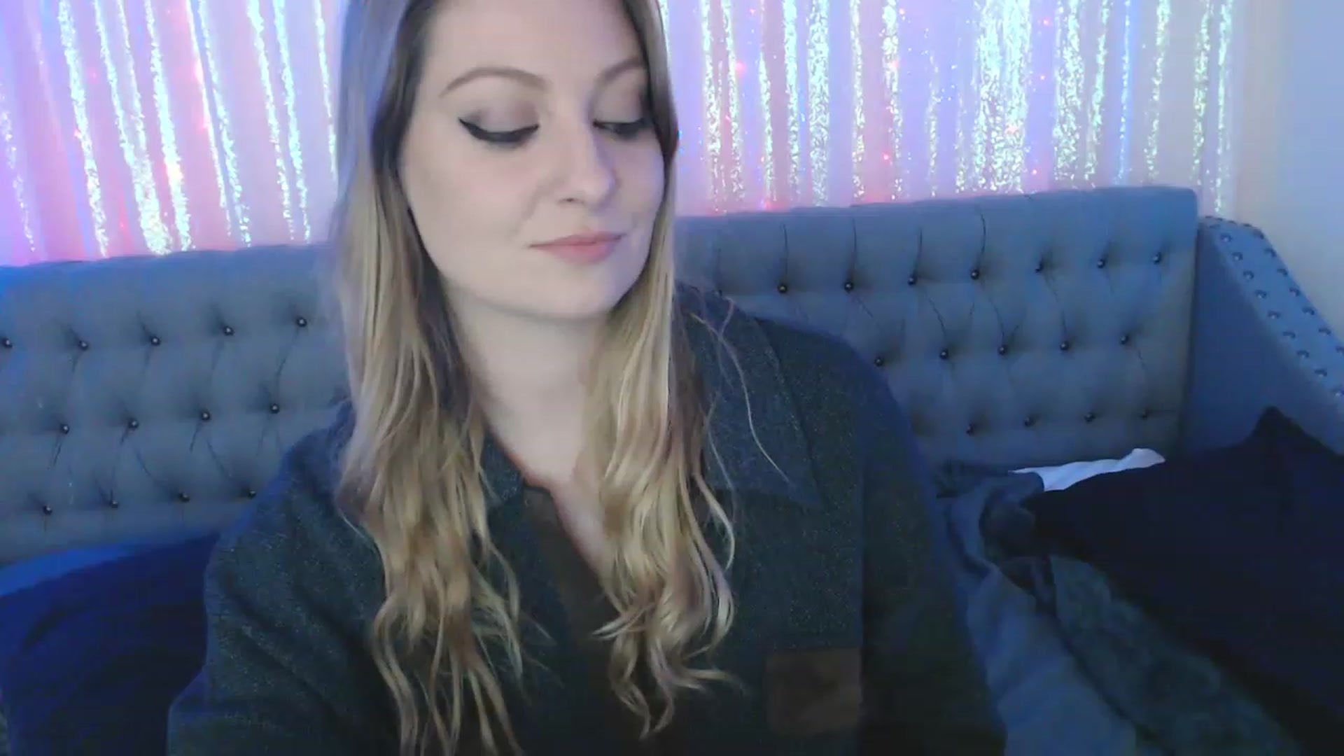 Gallery image thumbnail from VeronicaOMG's myfreecams stream on, 11/27/2022, 06:53 image 19 of 20