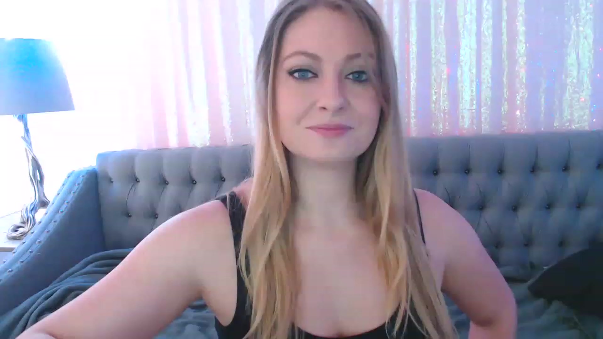 Gallery image thumbnail from VeronicaOMG's myfreecams stream on, 11/29/2022, 16:42 image 1 of 20