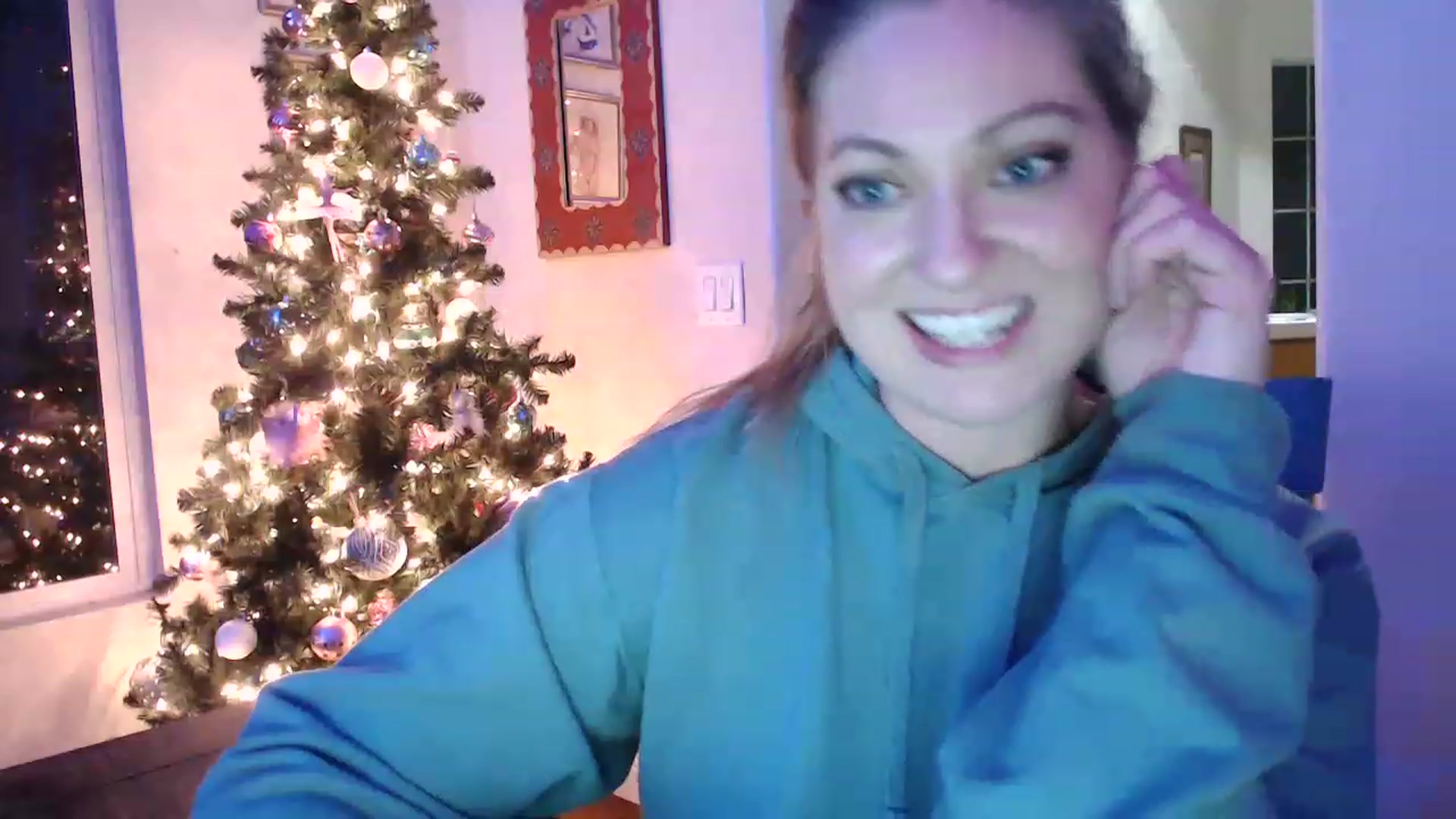 Gallery image thumbnail from VeronicaOMG's myfreecams stream on, 12/05/2022, 01:29 image 7 of 20