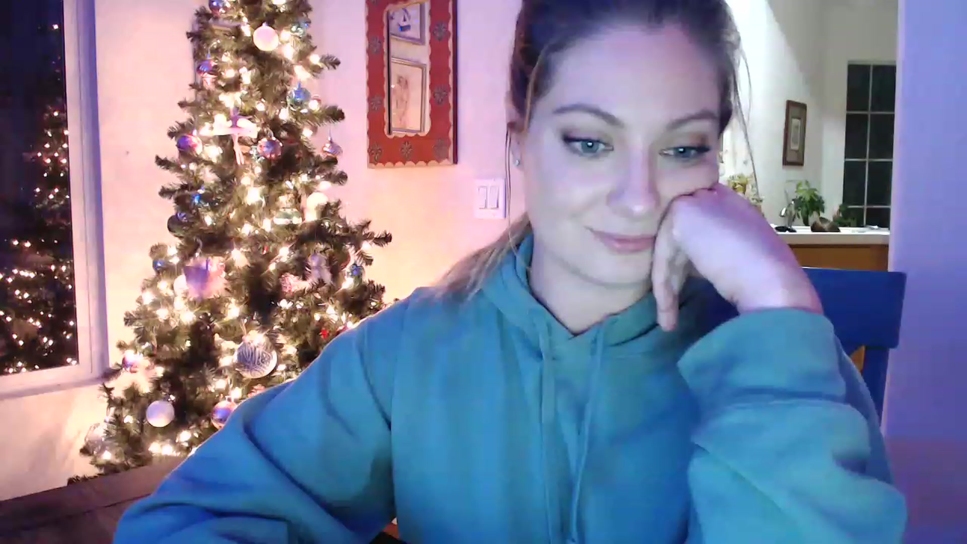 Gallery image thumbnail from VeronicaOMG's myfreecams stream on, 12/05/2022, 01:29 image 14 of 20