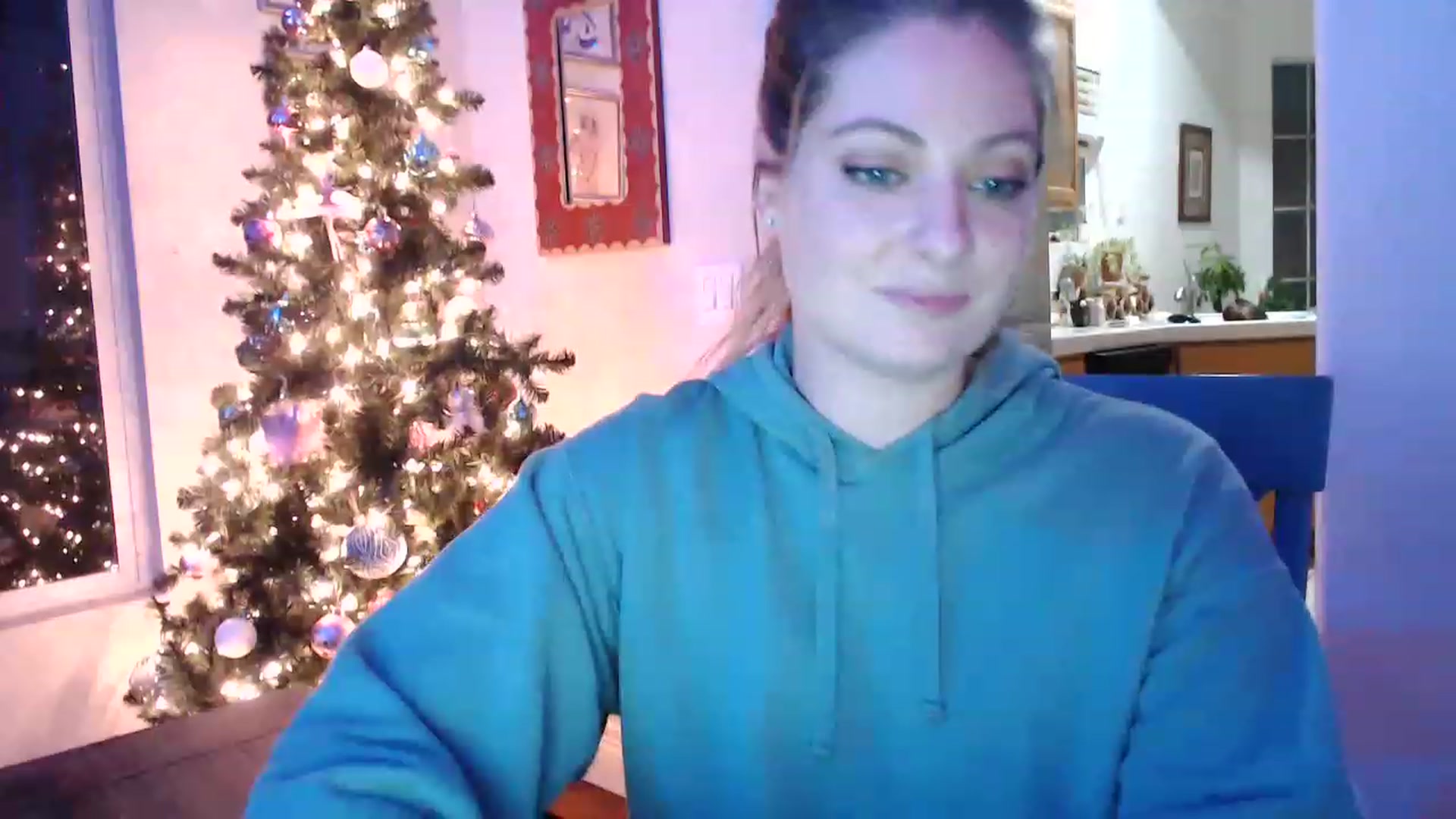 Gallery image thumbnail from VeronicaOMG's myfreecams stream on, 12/05/2022, 01:29 image 3 of 20